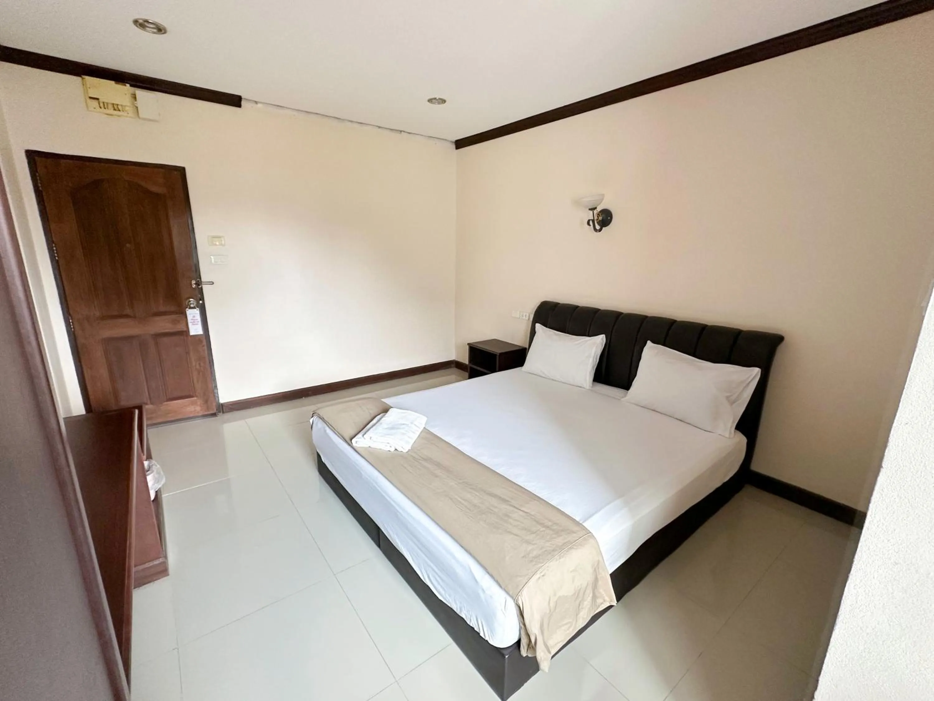 Bedroom, Bed in Baiboon Grand Hotel