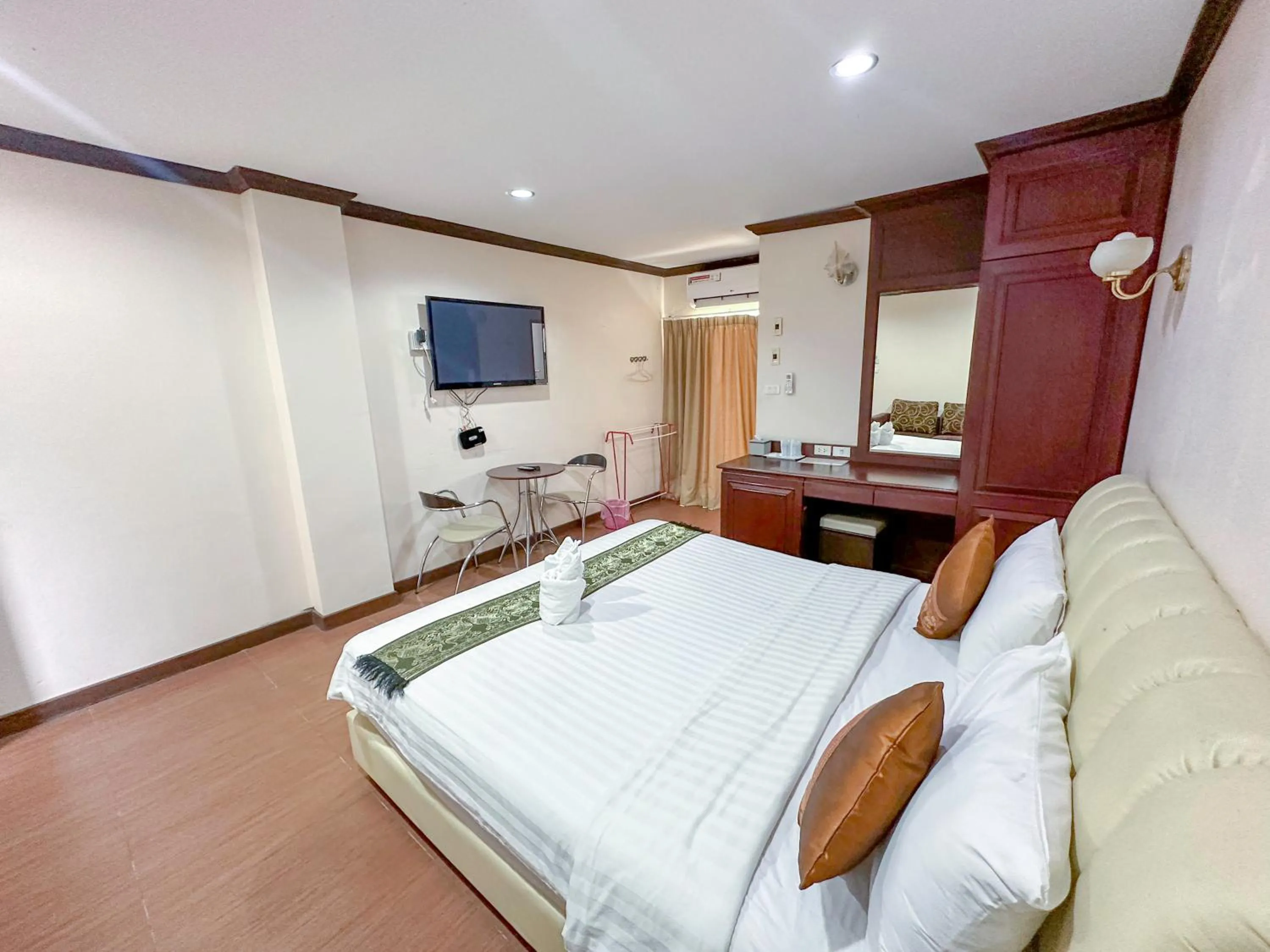 Bedroom, Bed in Baiboon Grand Hotel