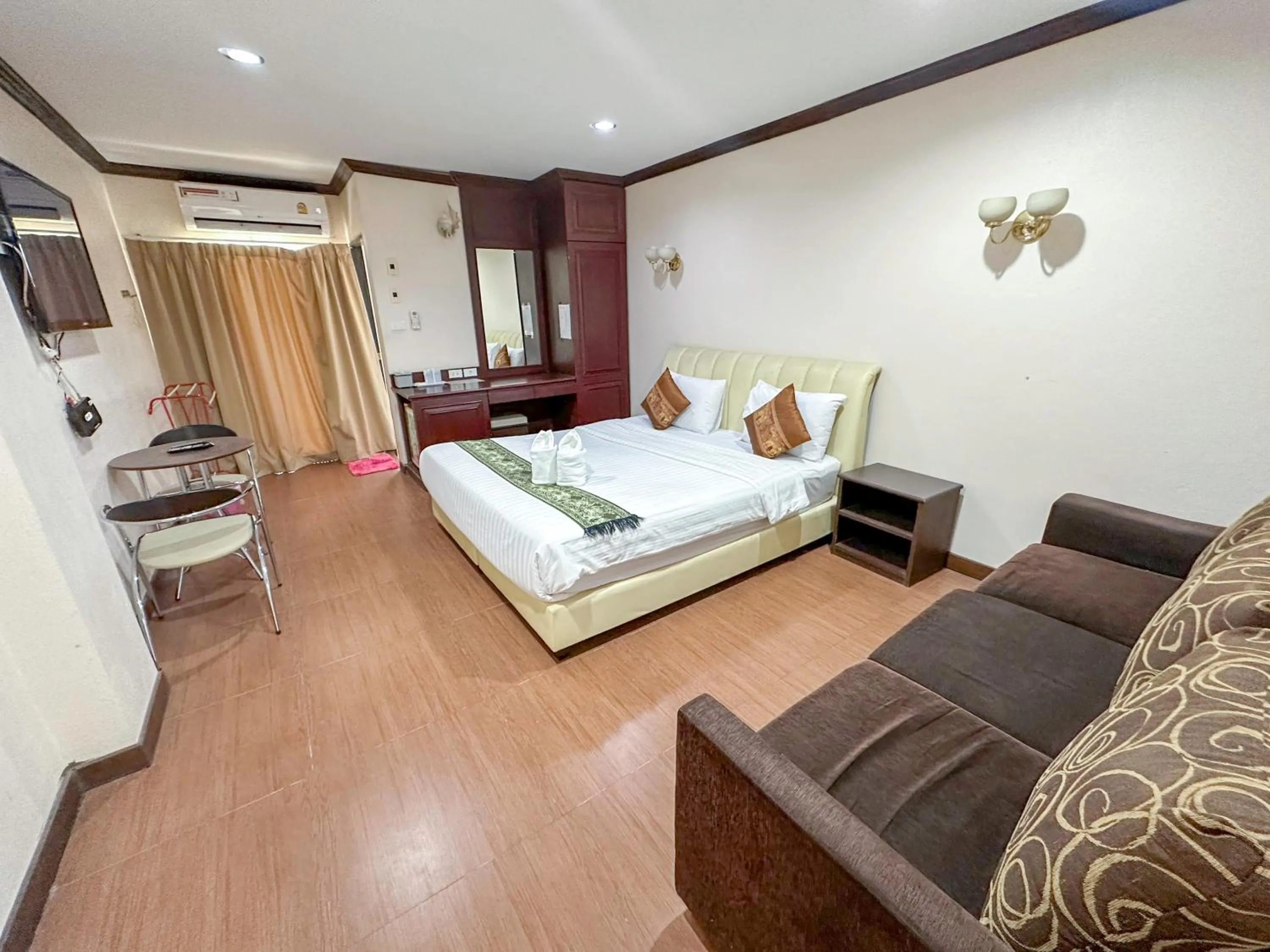 Bed in Baiboon Grand Hotel