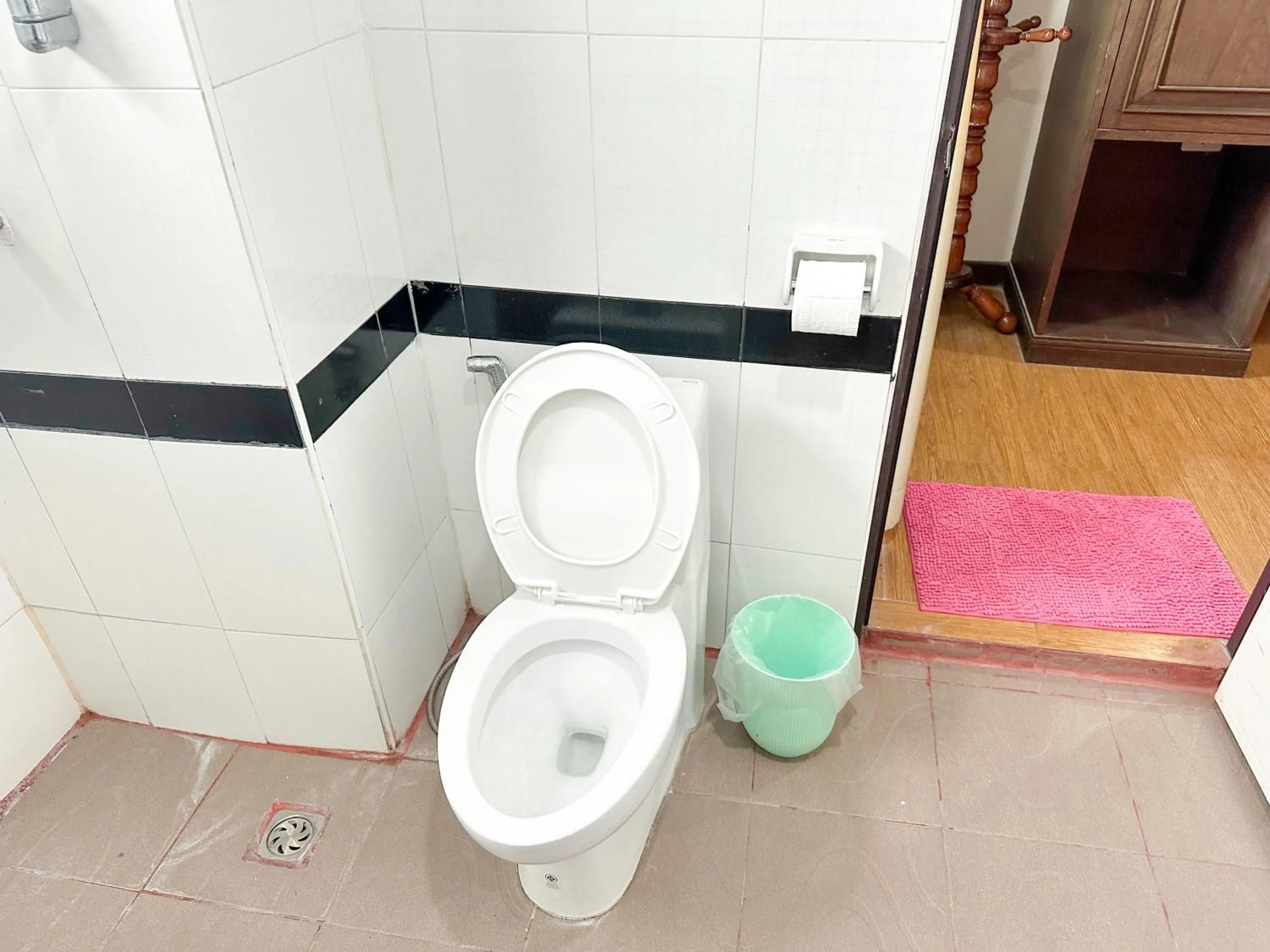 Toilet in Baiboon Grand Hotel