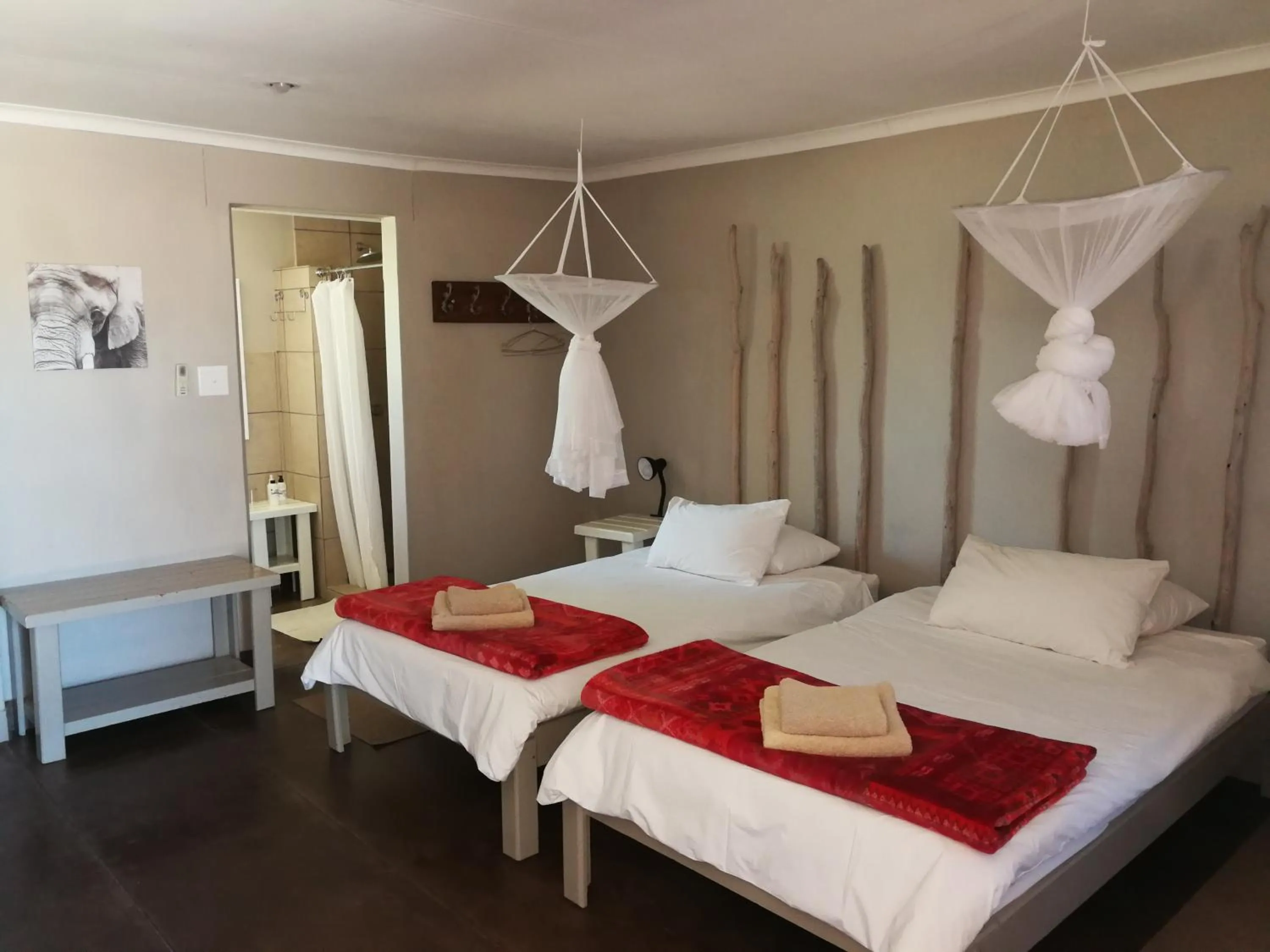Pool view, Bed in Etotongwe Lodge