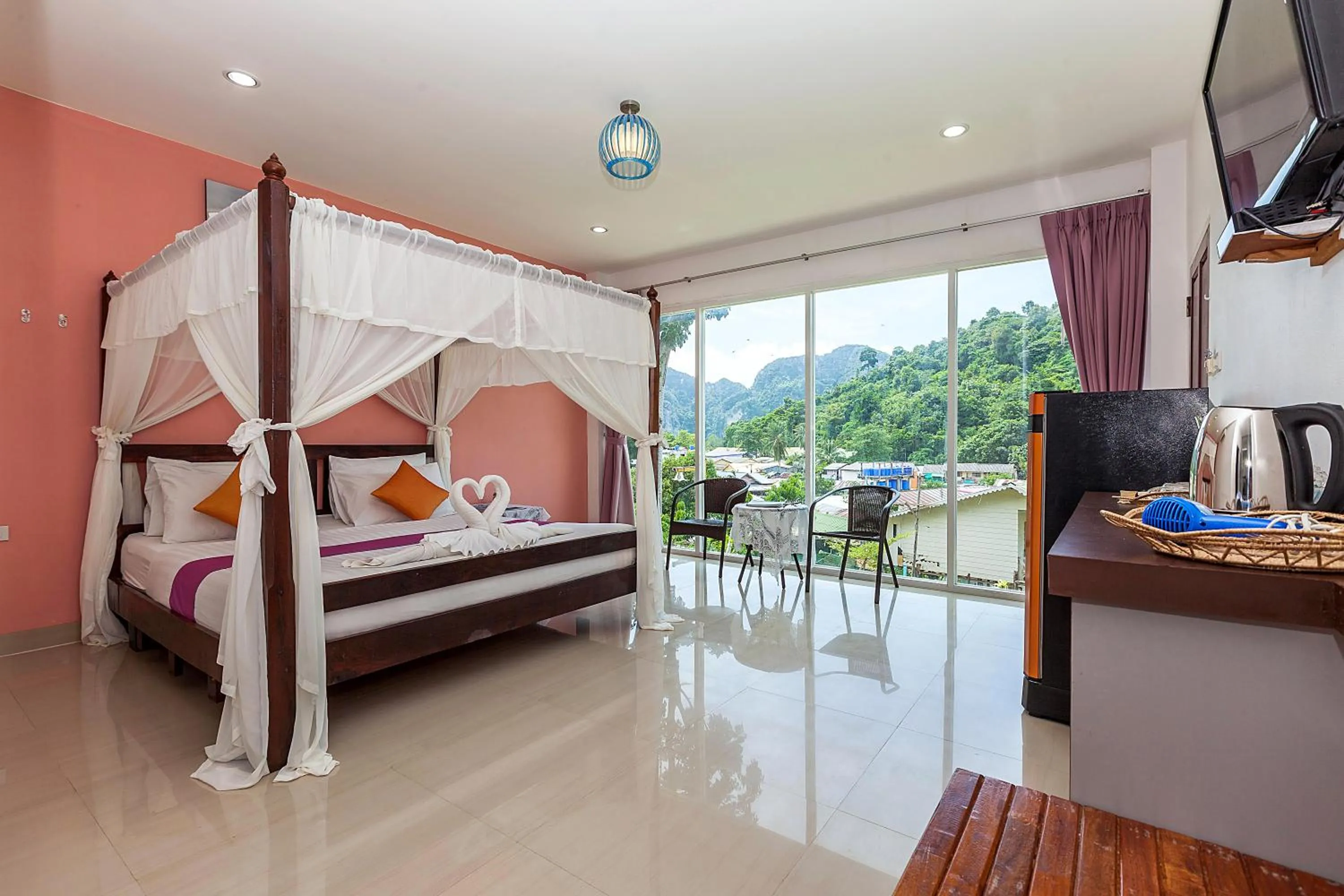 Bed in Phi Phi Chang Grand Resort