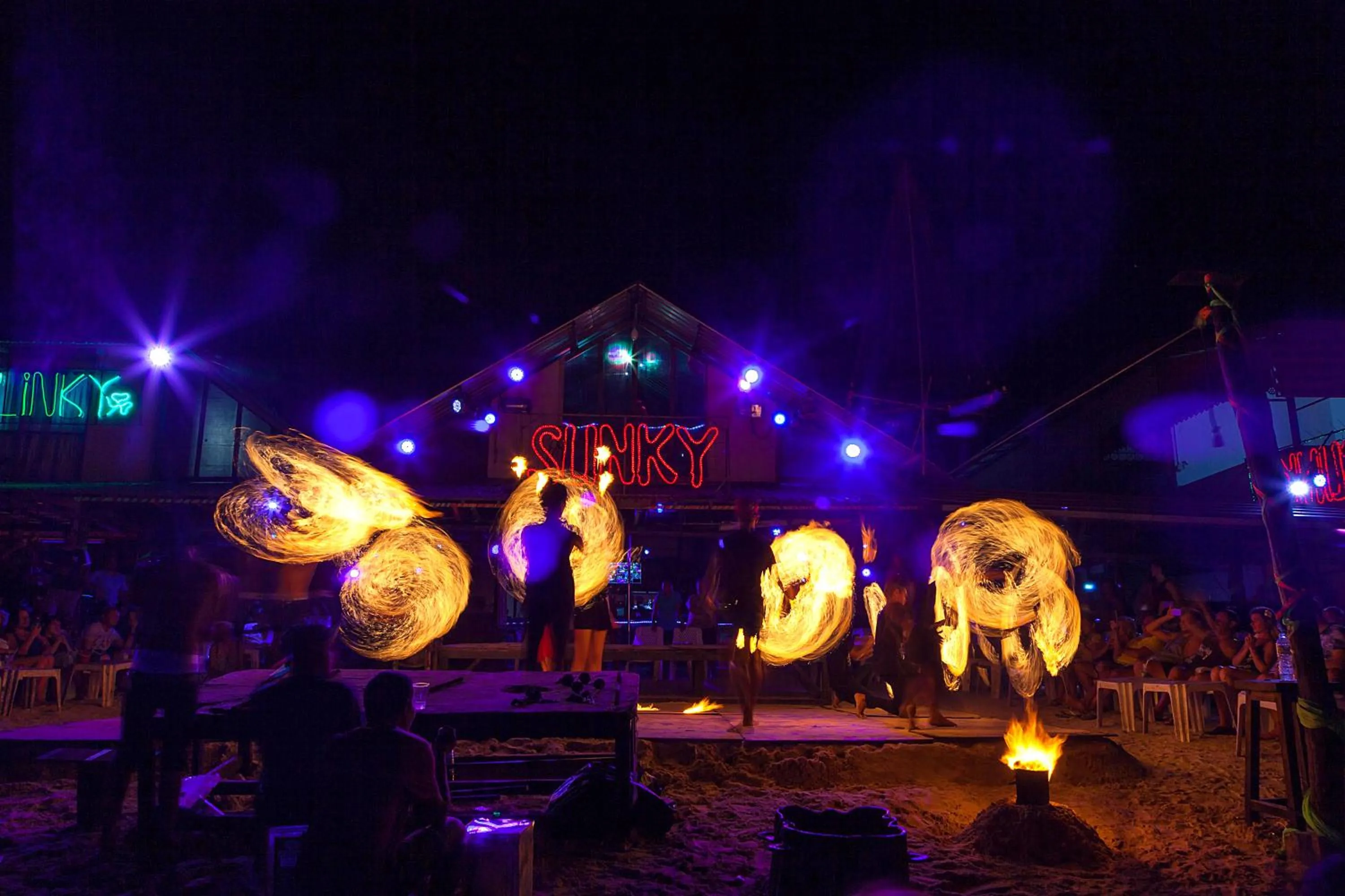 Evening entertainment in Phi Phi Chang Grand Resort