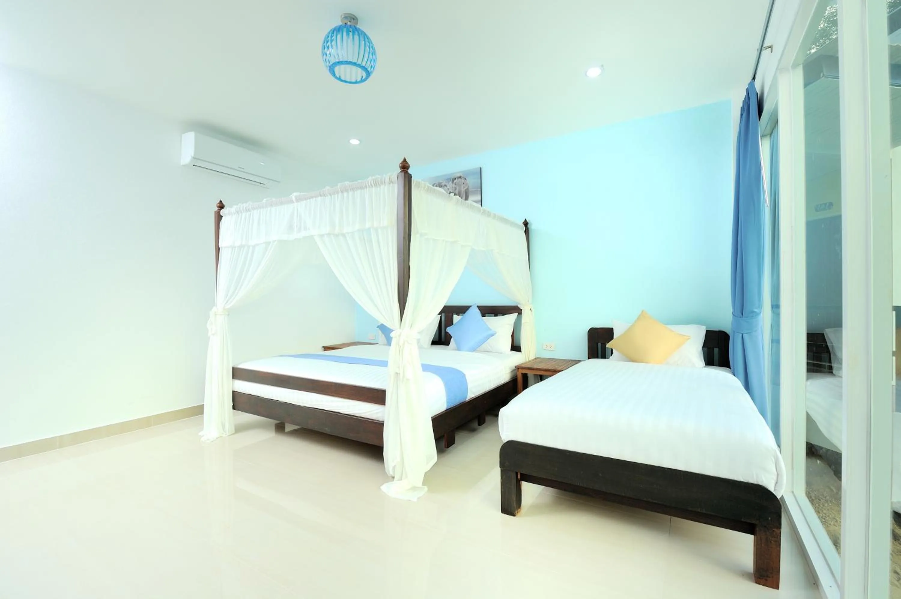 Bed in Phi Phi Chang Grand Resort