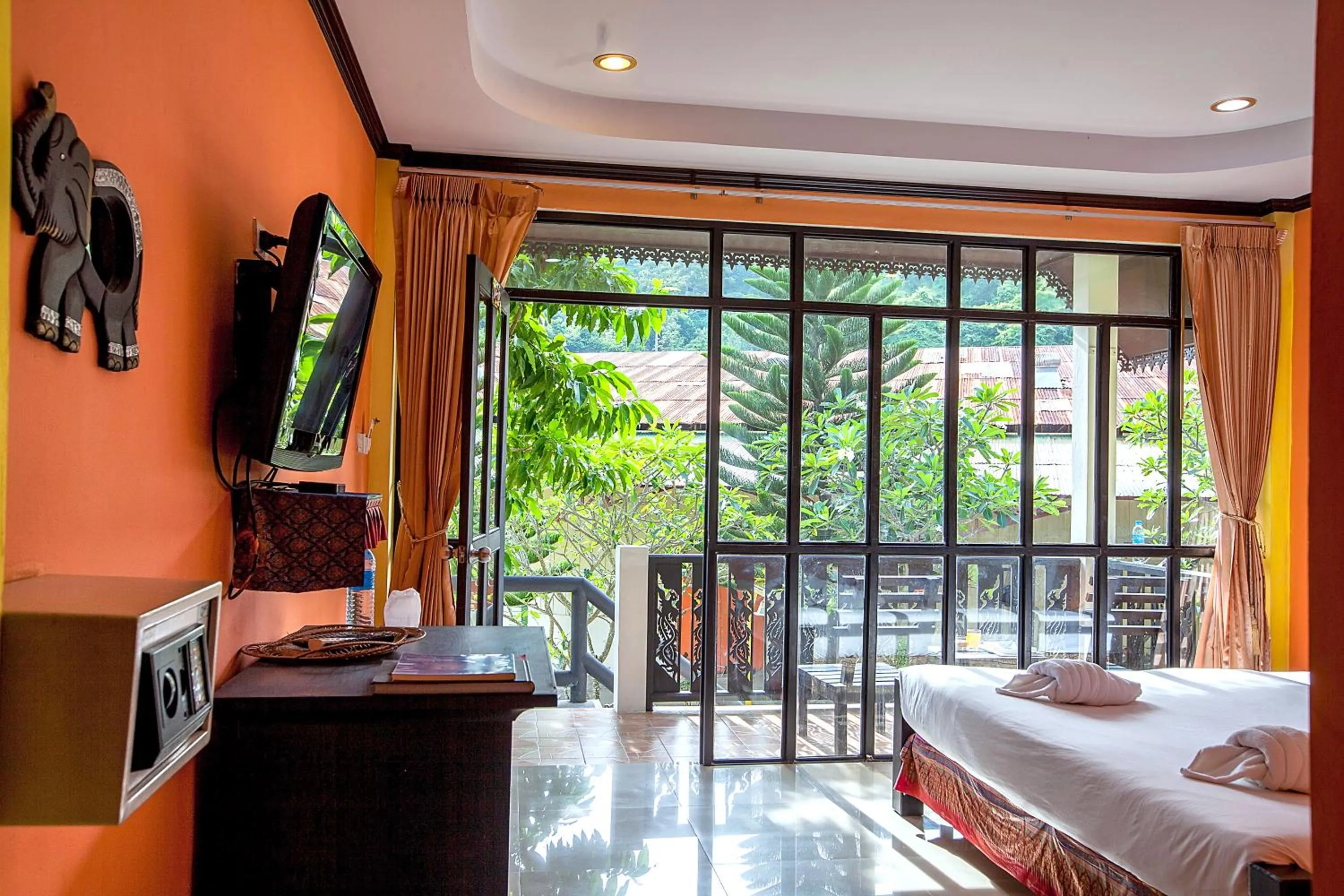 Bed in Phi Phi Chang Grand Resort