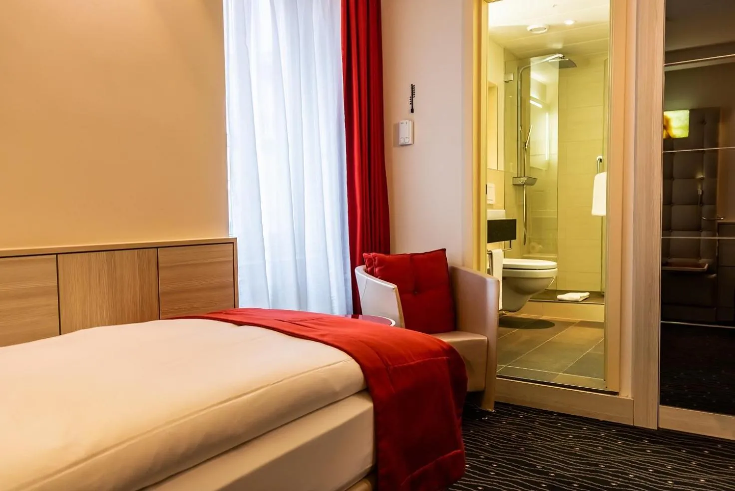 Photo of the whole room, Bed in Hotel St.Gotthard