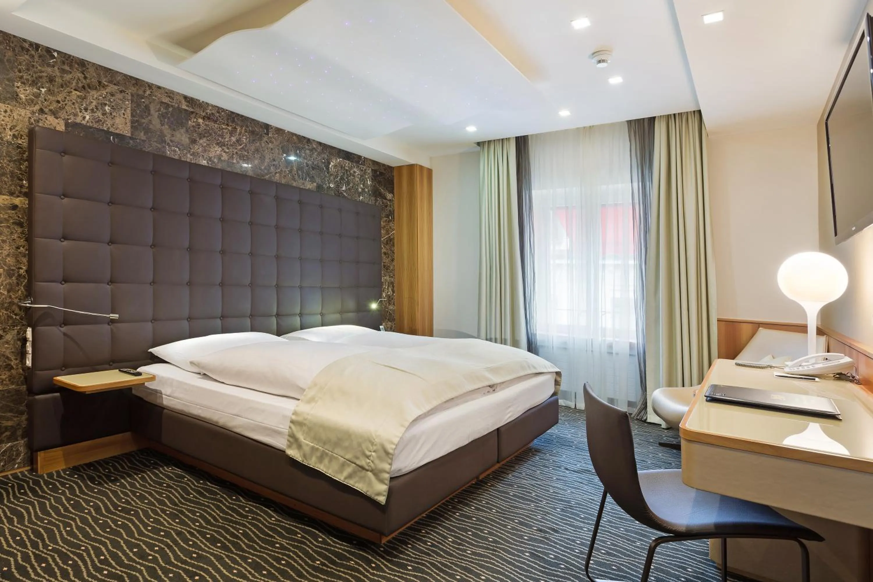 Photo of the whole room, Bed in Hotel St.Gotthard