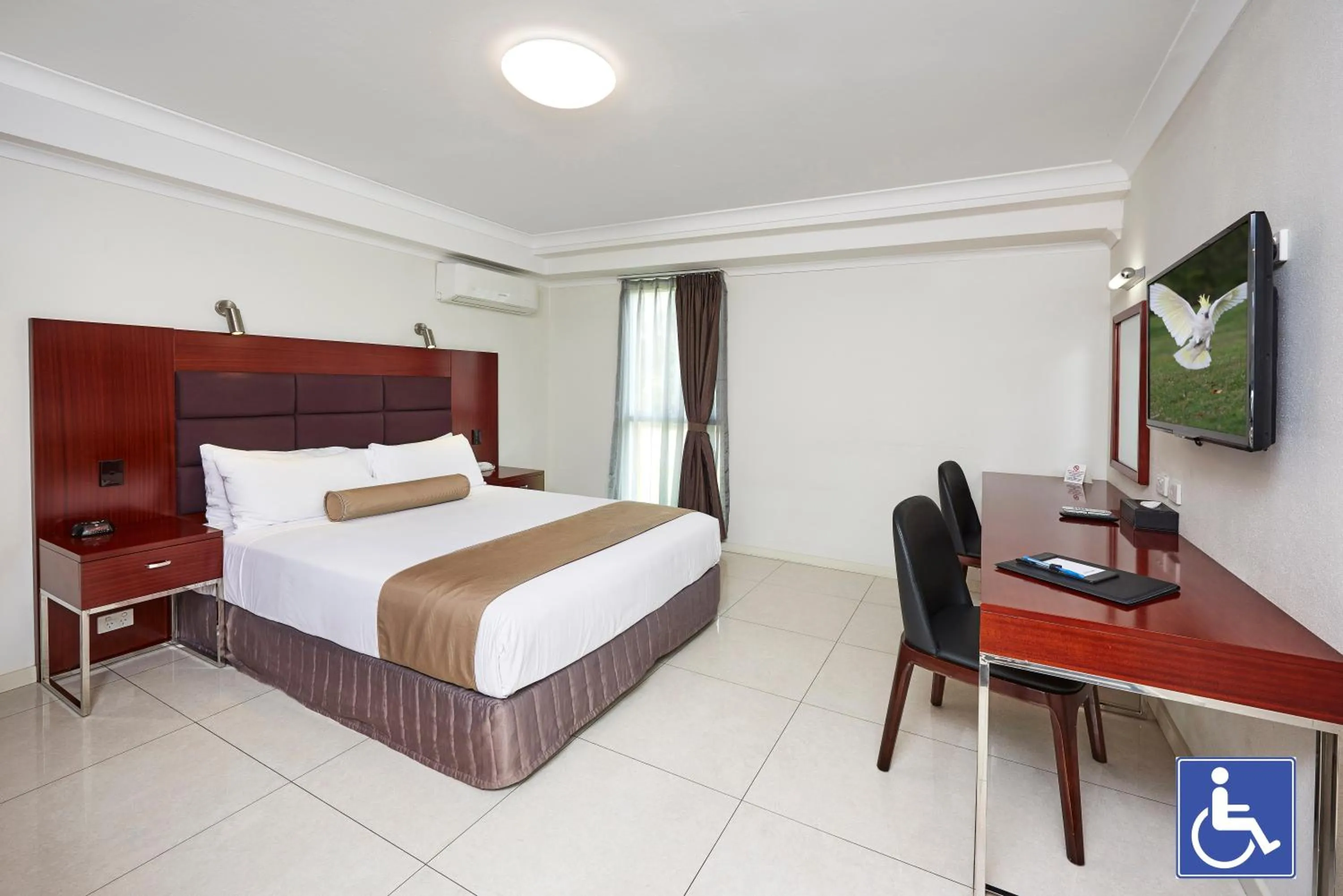 Photo of the whole room, Bed in Best Western Casula Motor Inn