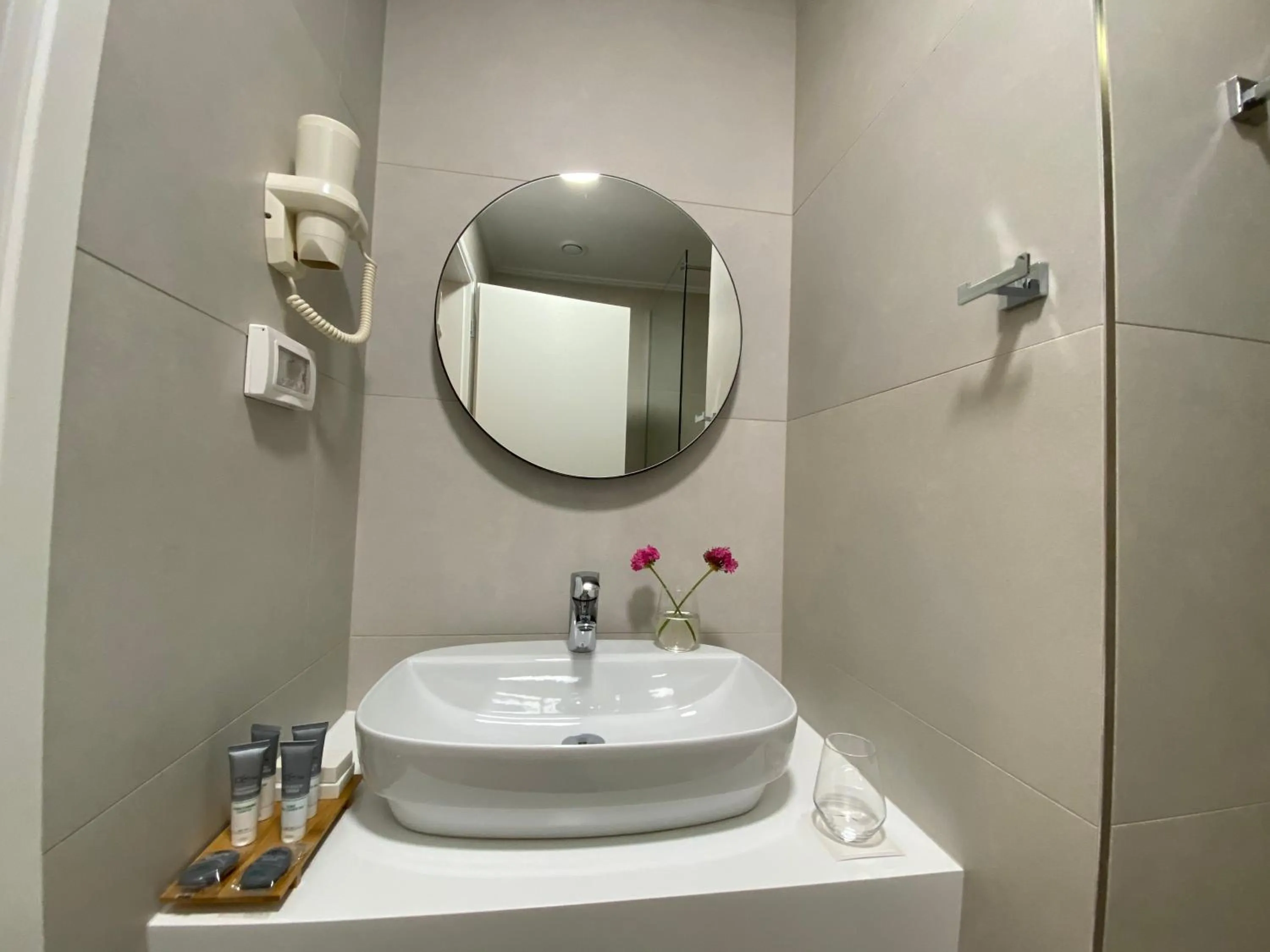 Bathroom in Hotel Olive Ksamil