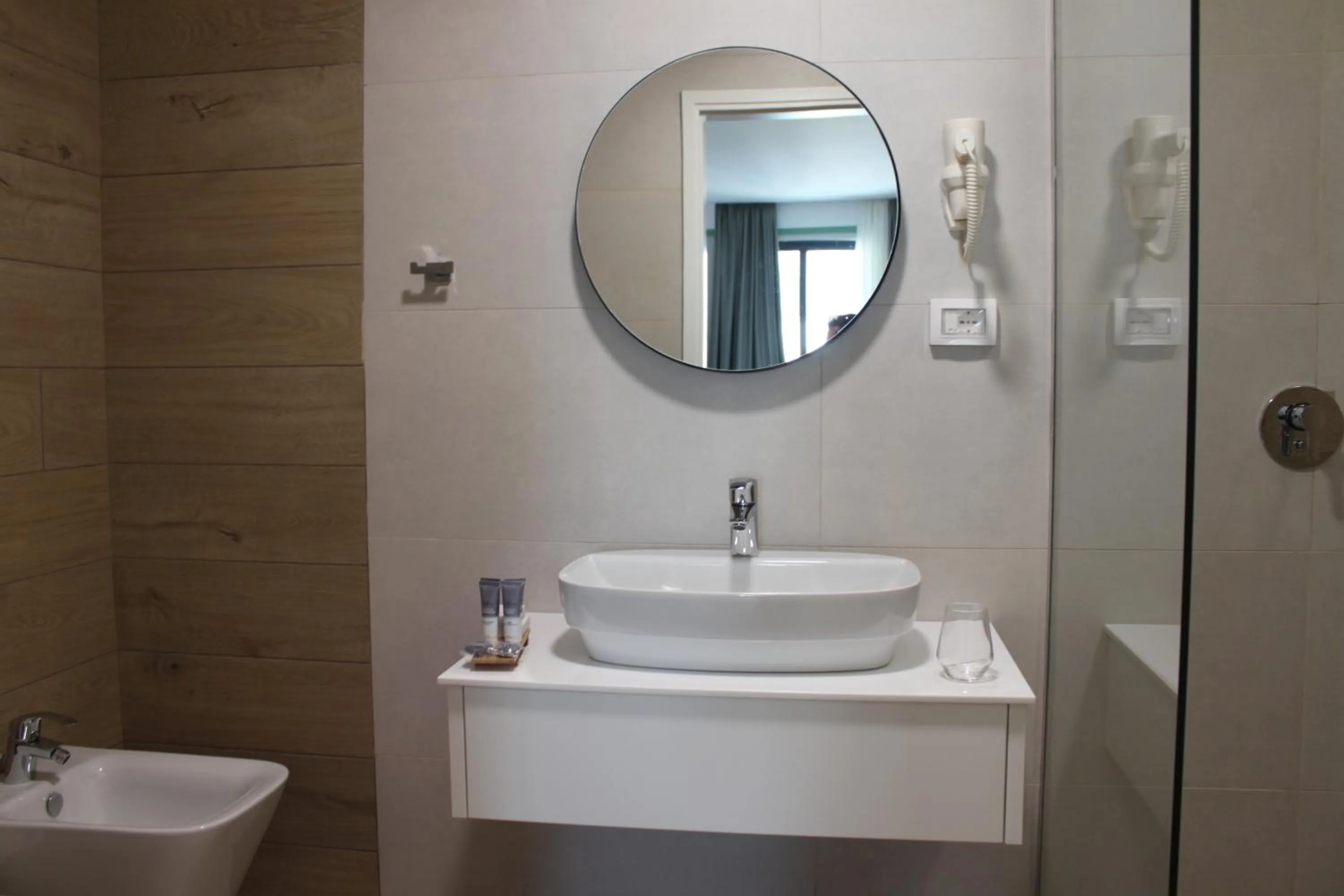 Bathroom in Hotel Olive Ksamil