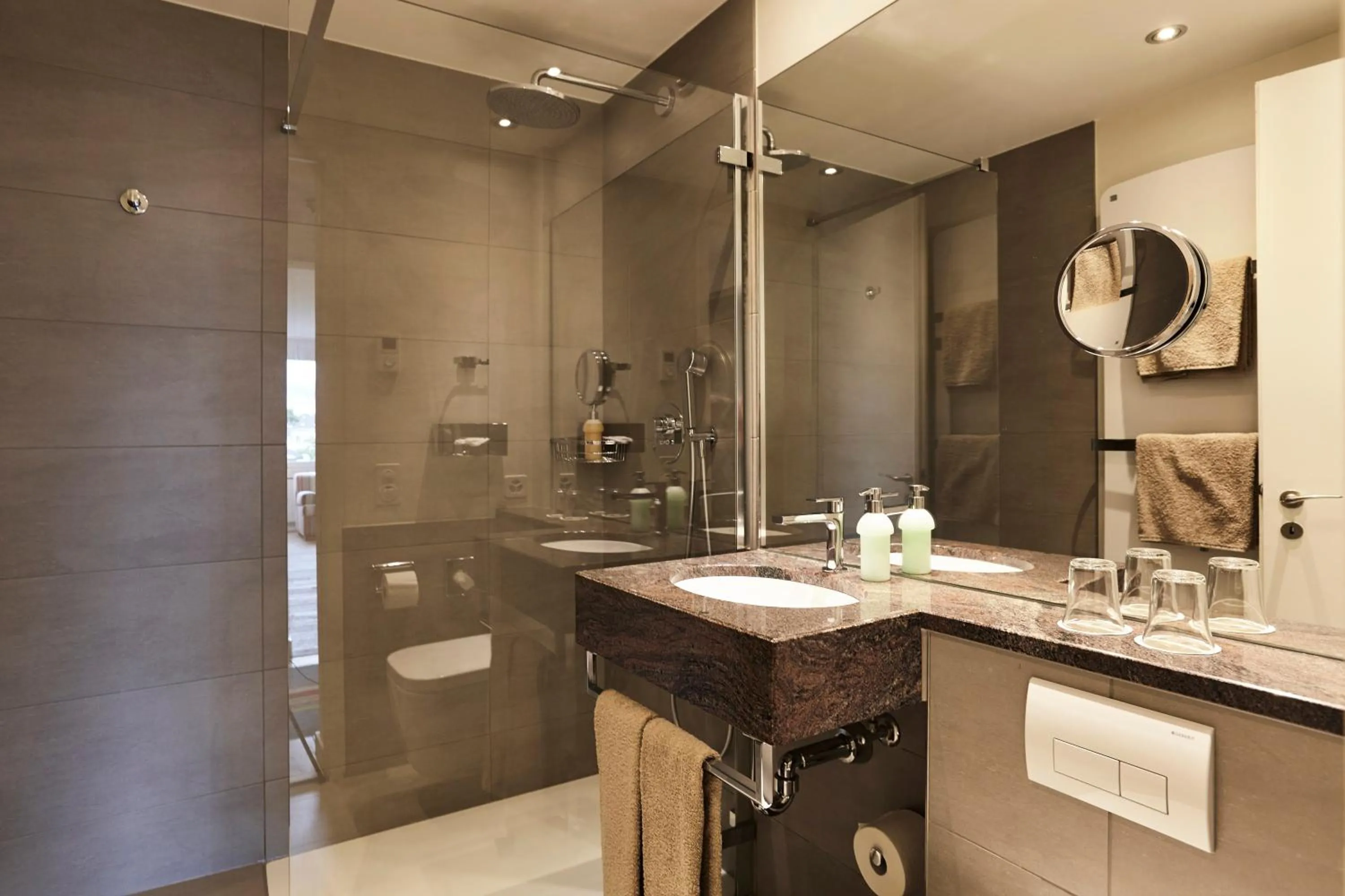 Bathroom in Steinenschanze Charming City & Garden Hotel