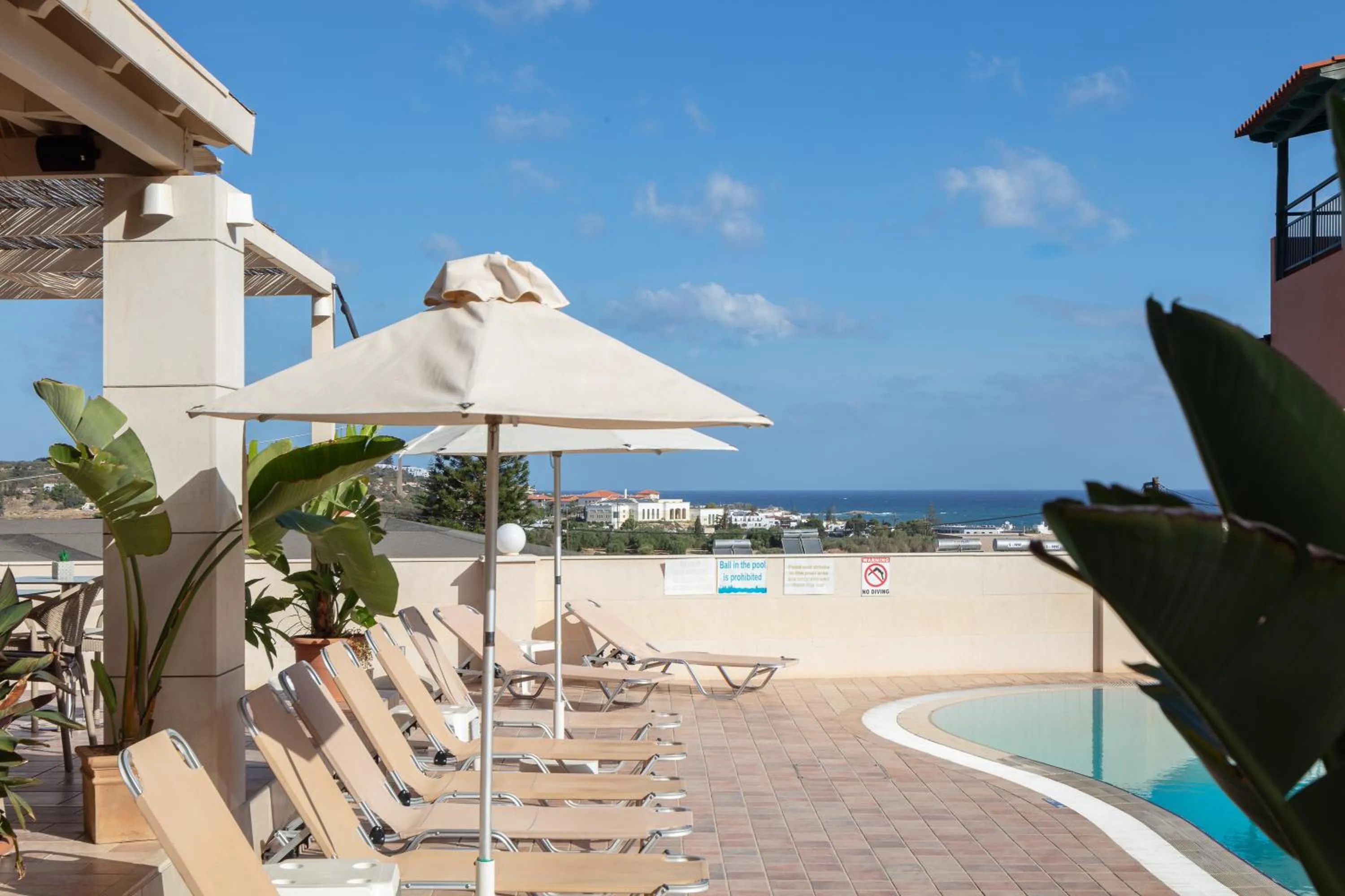 Pool view in Dia Apartments