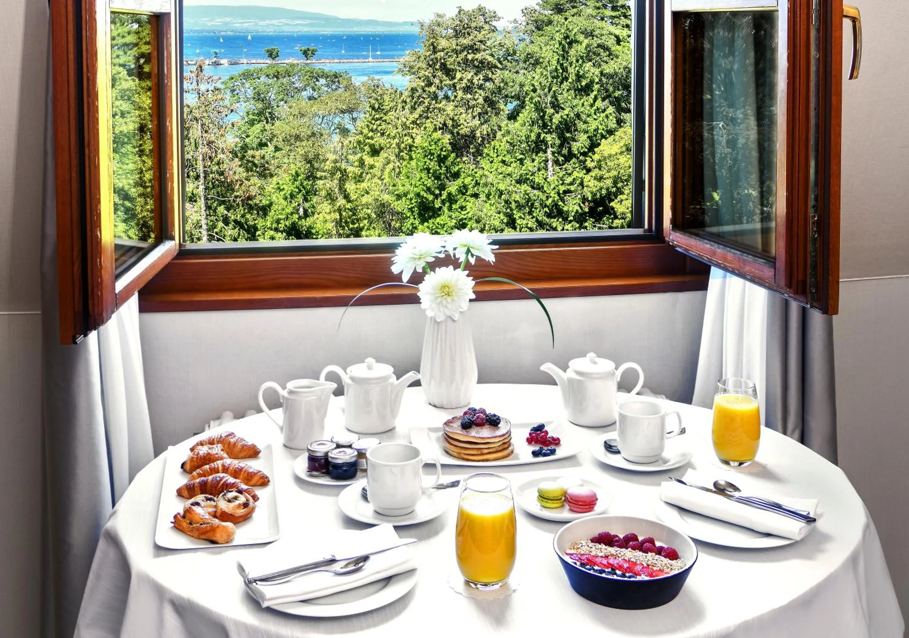 Breakfast in Hôtel Métropole Genève