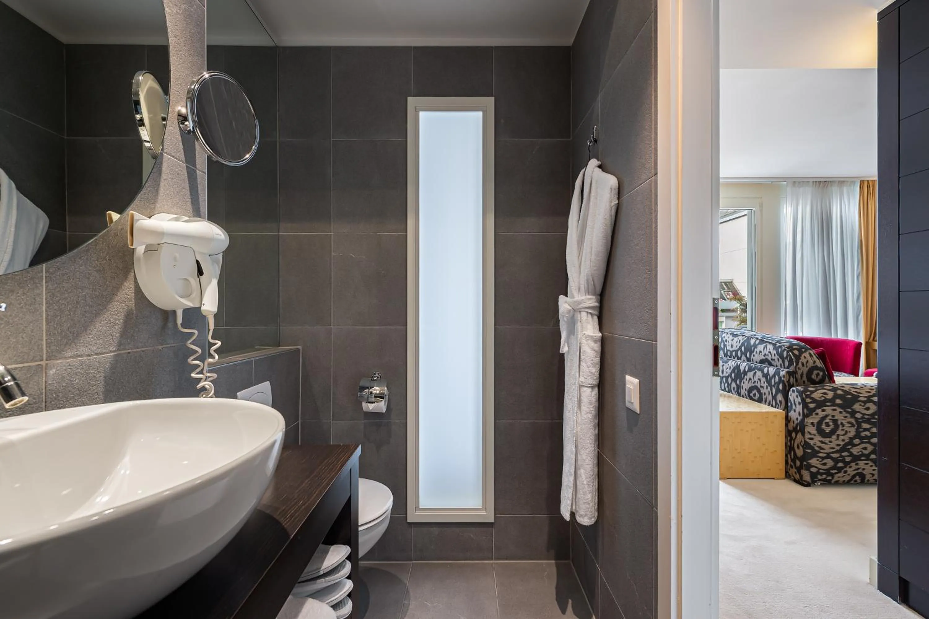 Bathroom in Jade Manotel