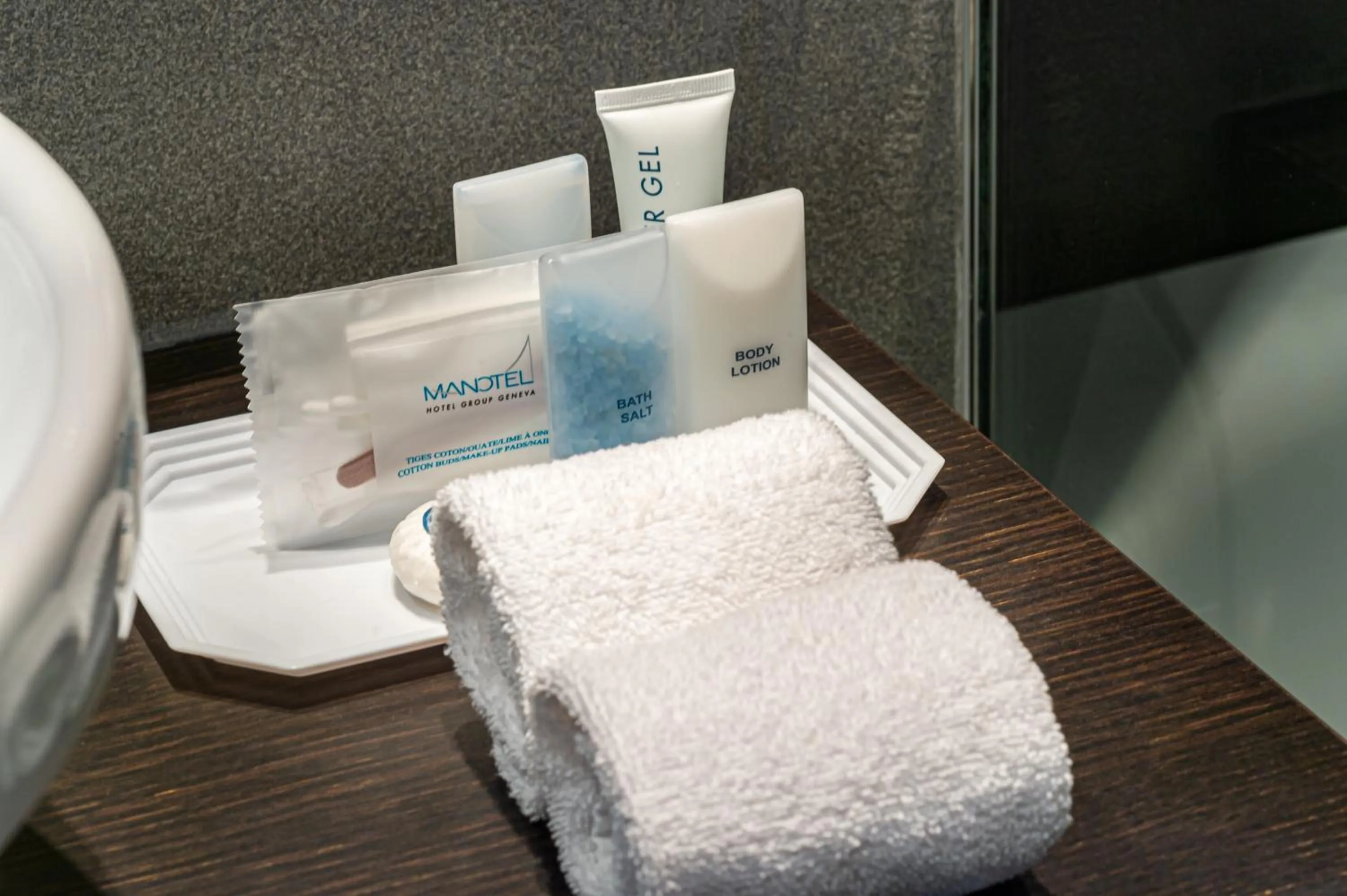 Bathroom in Jade Manotel