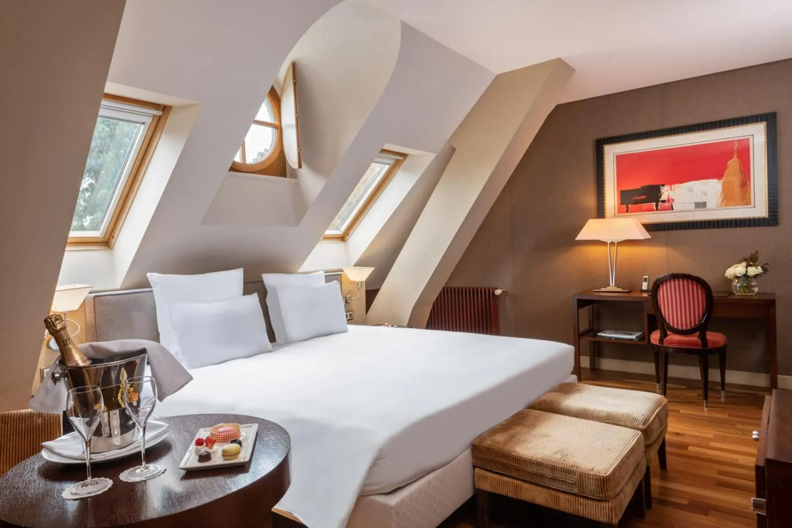 Bed in Hôtel Résidence Parc des Eaux Vives