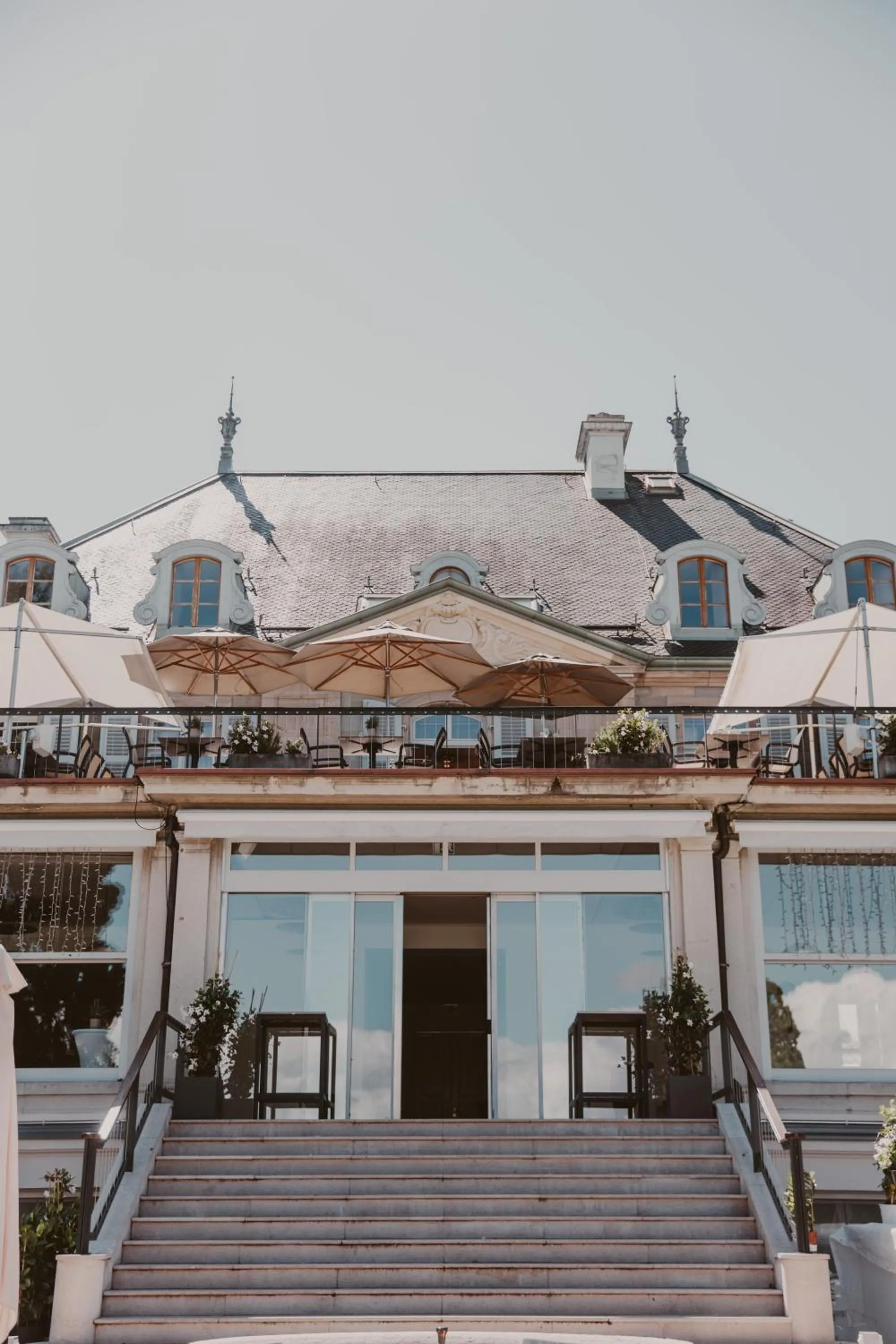 Facade/entrance in Hôtel Résidence Parc des Eaux Vives