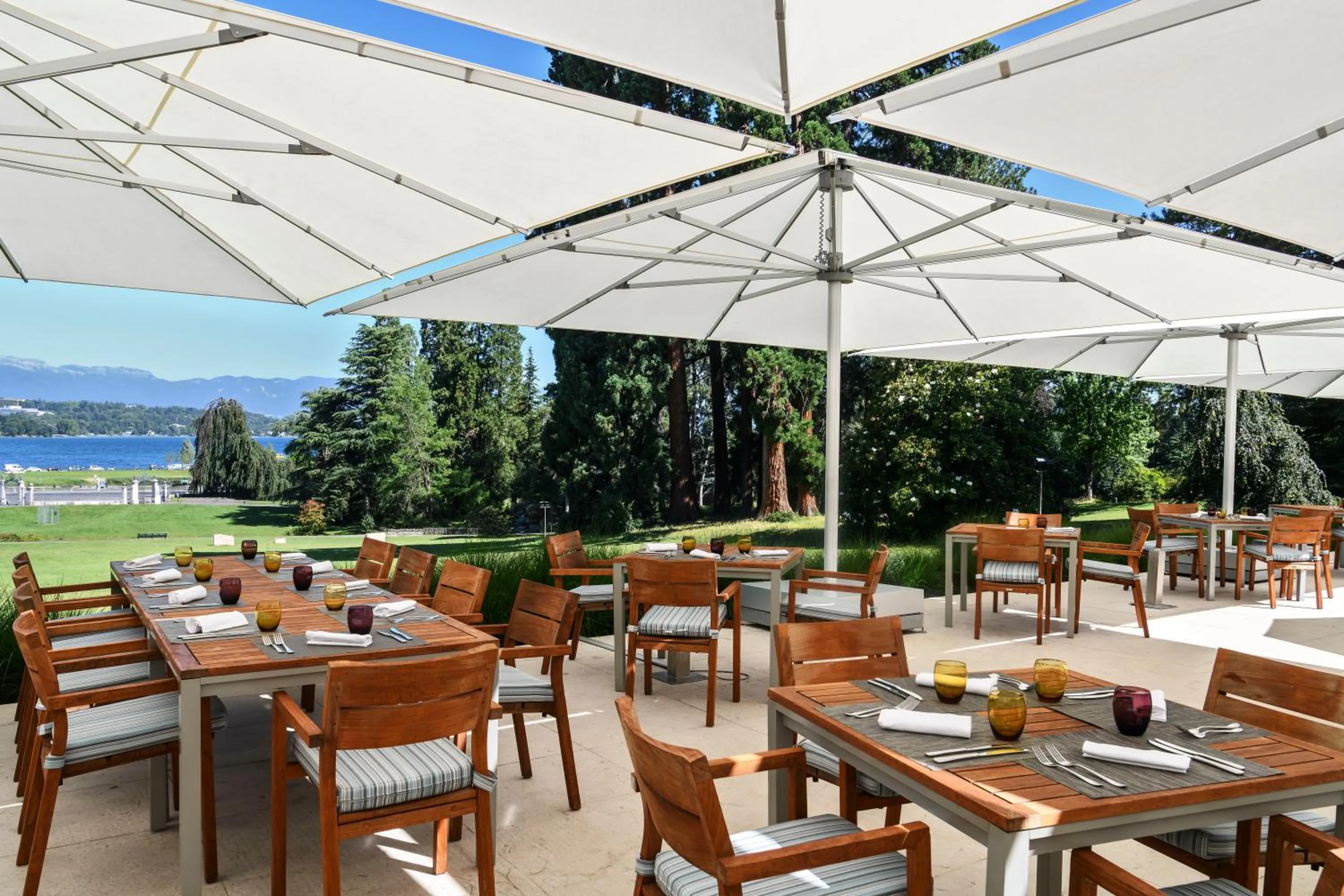 Breakfast in Hôtel Résidence Parc des Eaux Vives