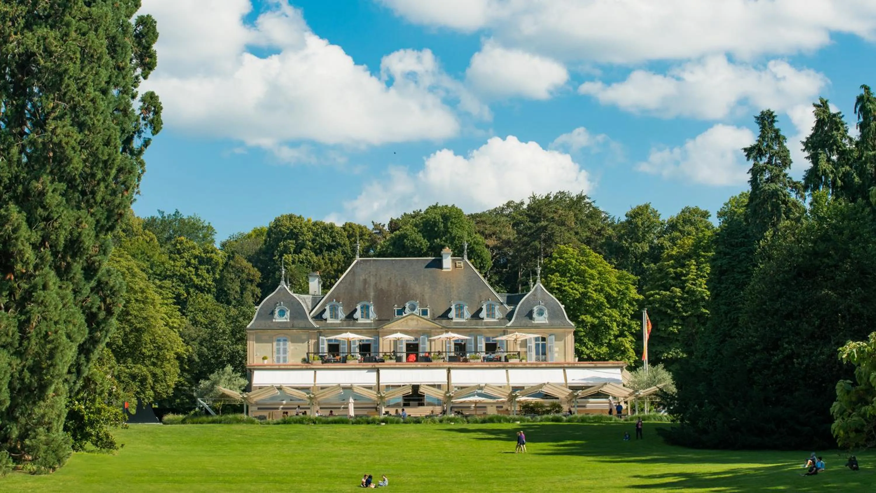 Facade/entrance in Hôtel Résidence Parc des Eaux Vives