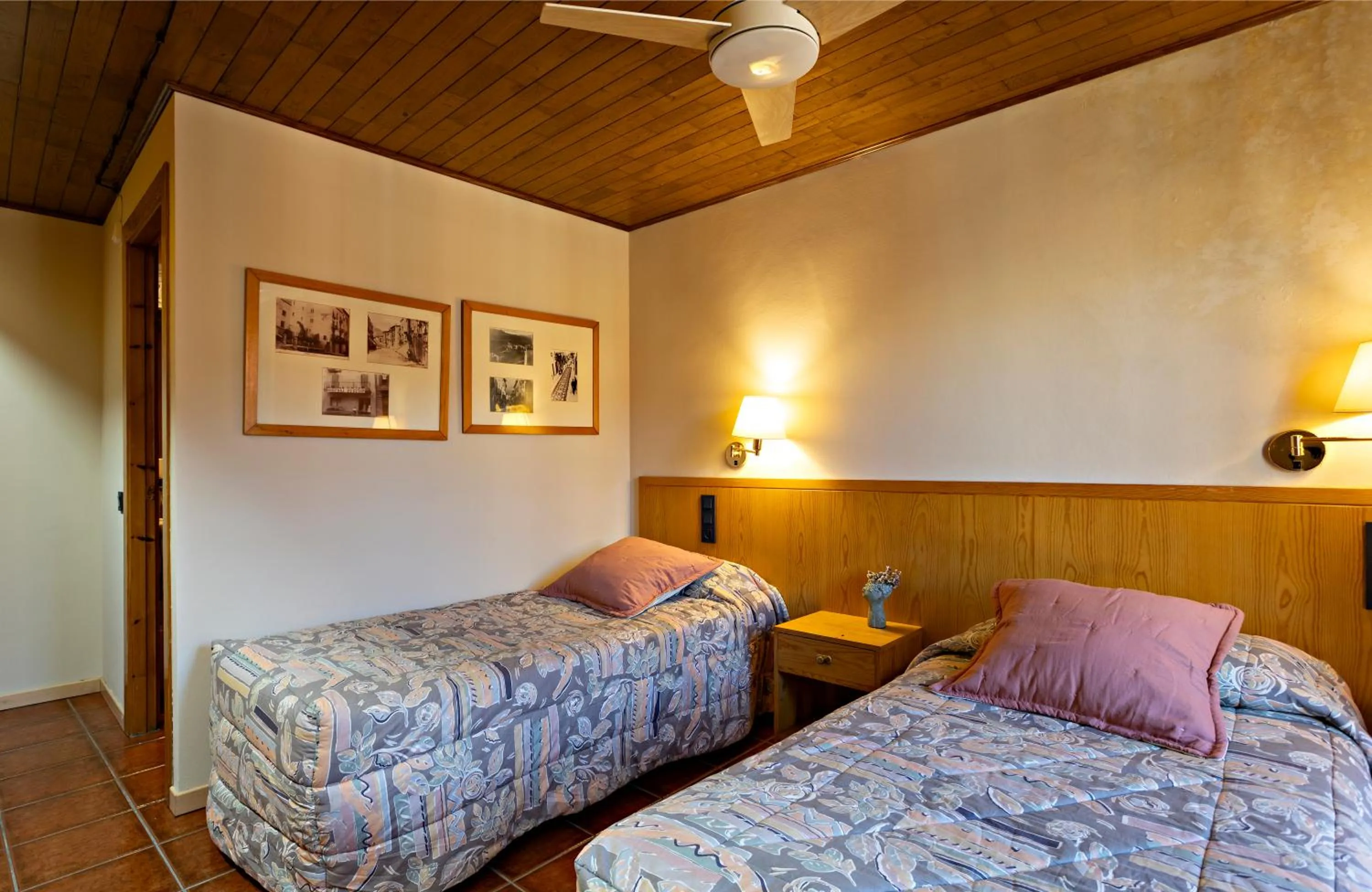Twin Room in Hostal Victor