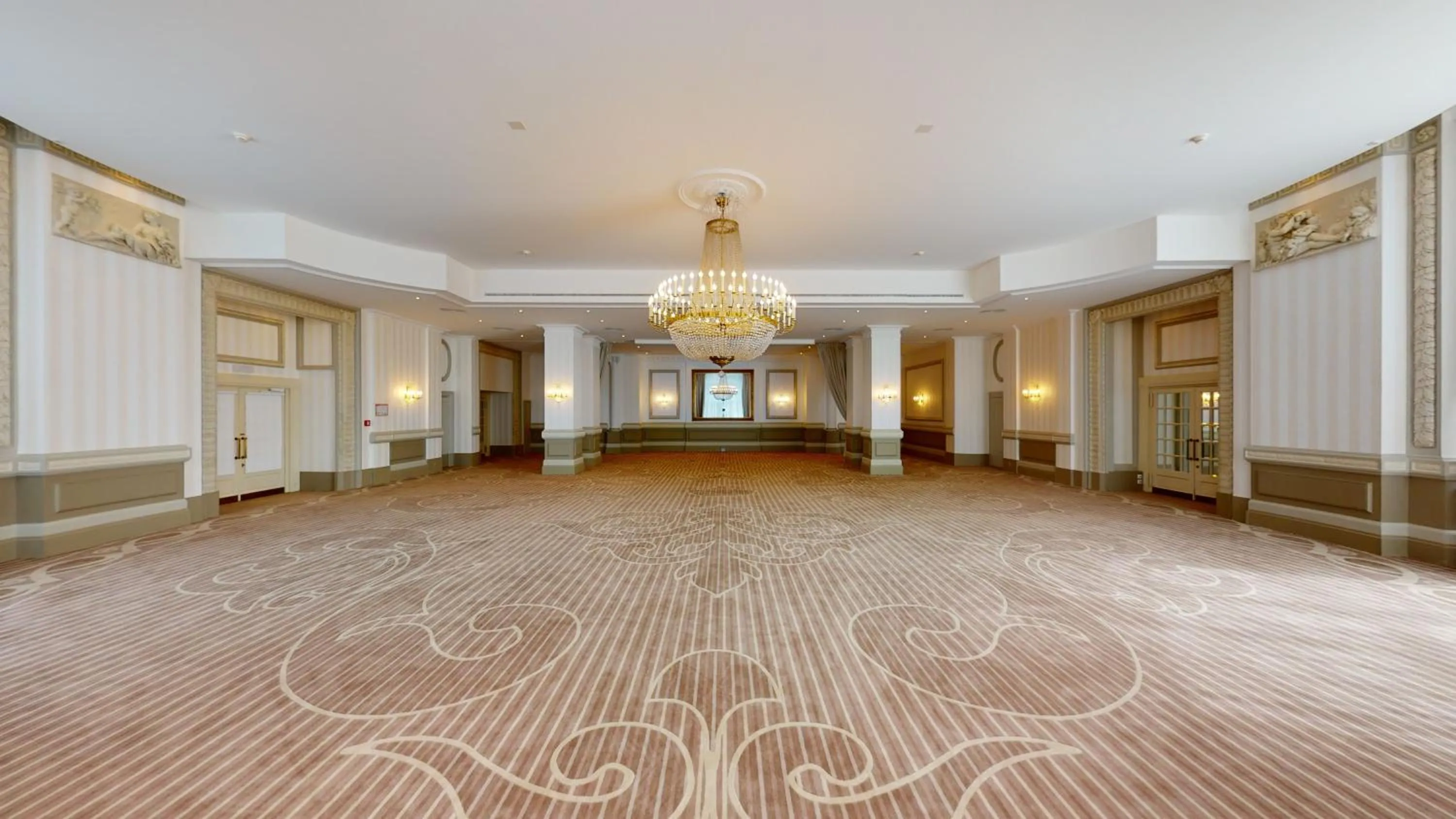 Restaurant/places to eat in Lausanne Palace