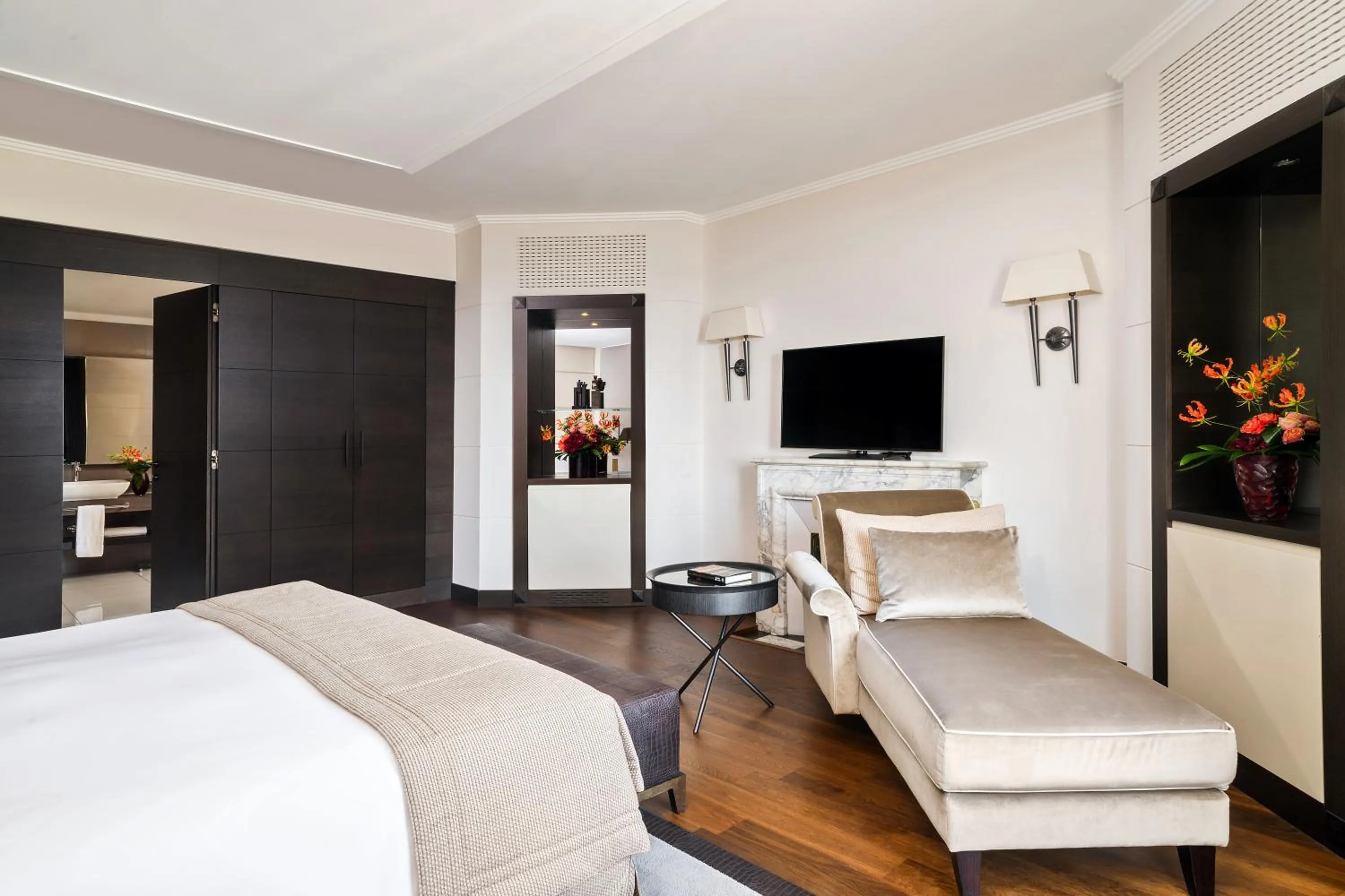 Bedroom, Bed in Lausanne Palace