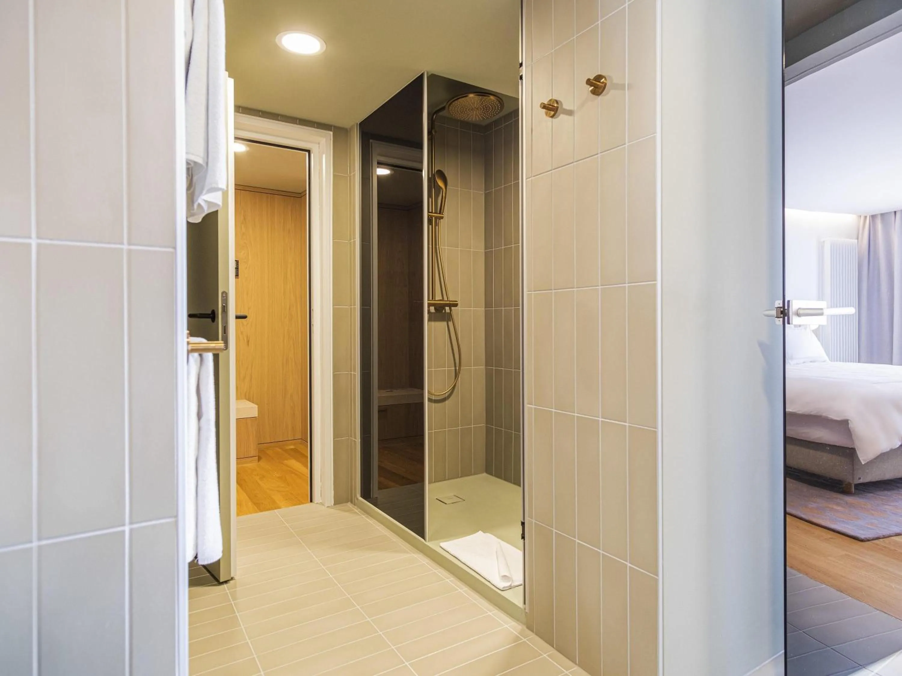 Bedroom, Bed in Swissôtel Kursaal Bern