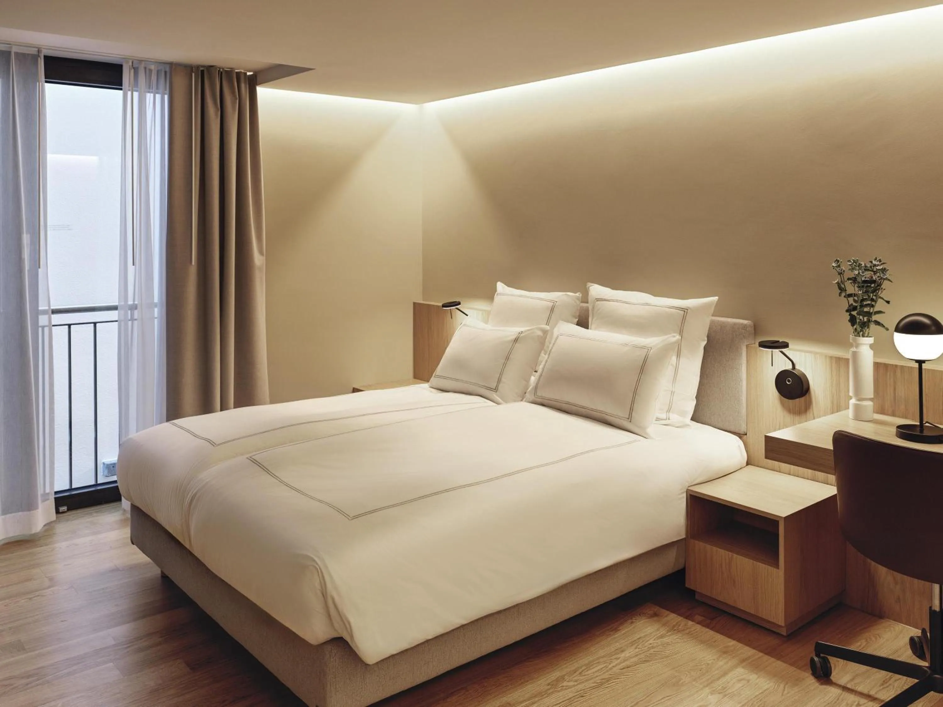 Bedroom, Bed in Swissôtel Kursaal Bern