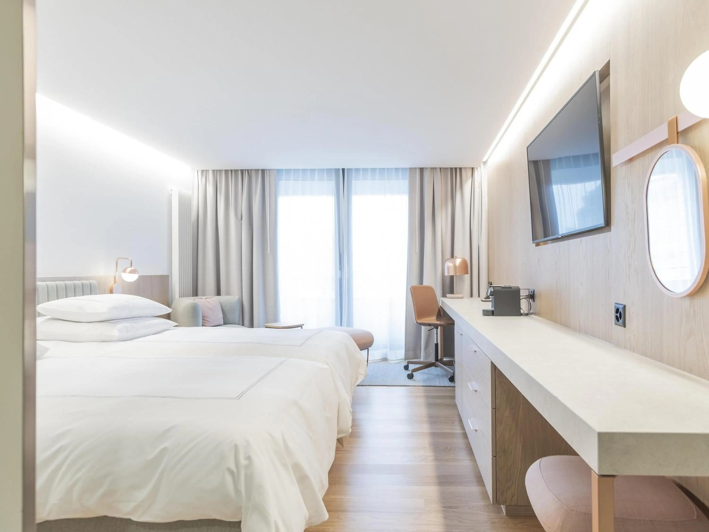 Bedroom, Bed in Swissôtel Kursaal Bern