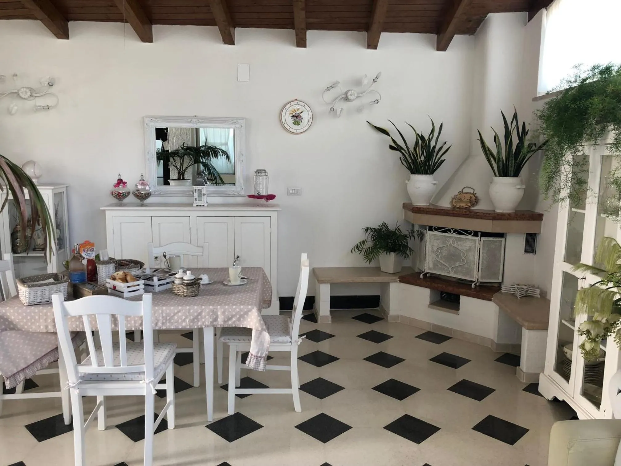 Breakfast in Villa Nicolaus