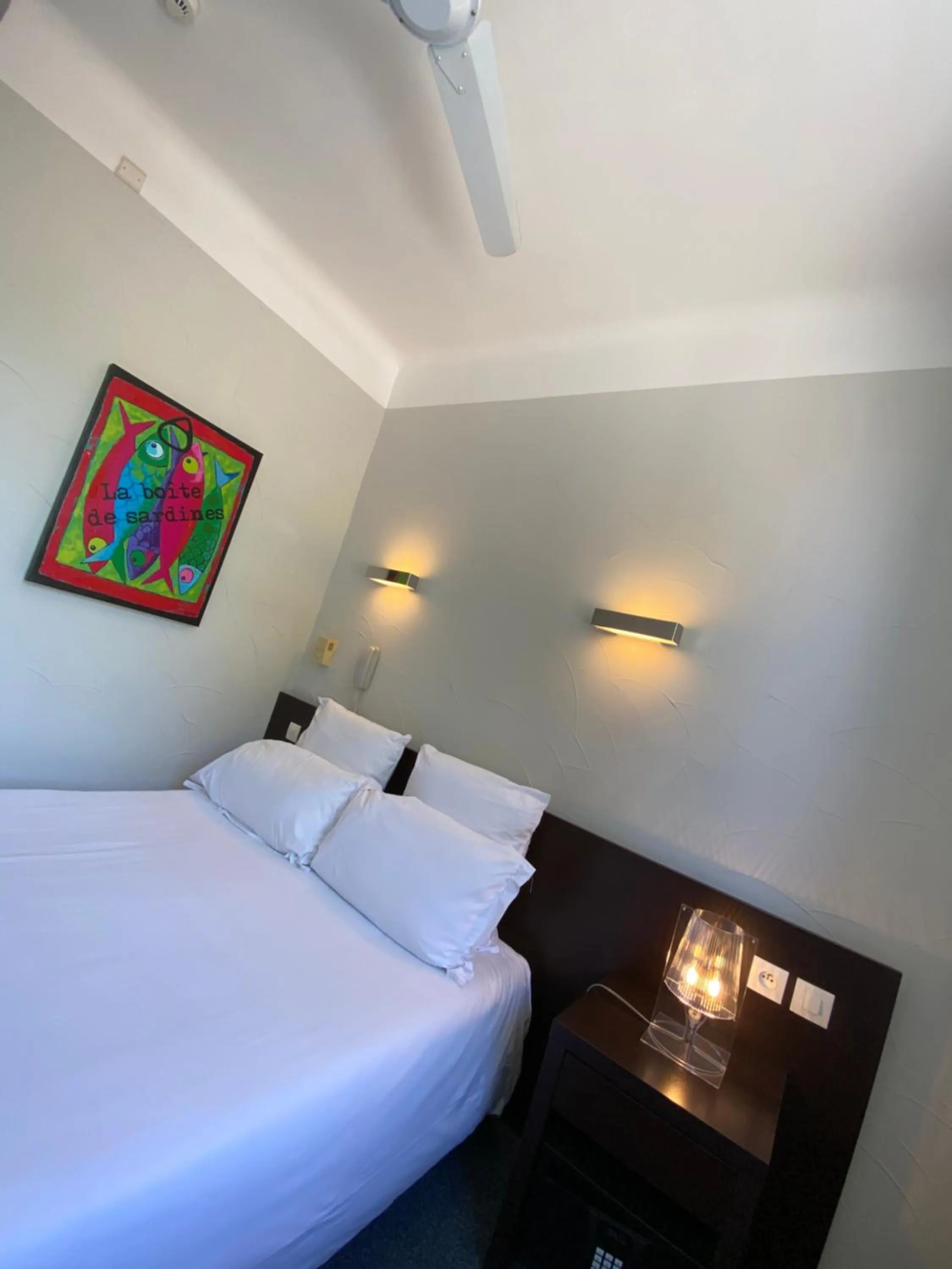 Bed in Hôtel Neptune