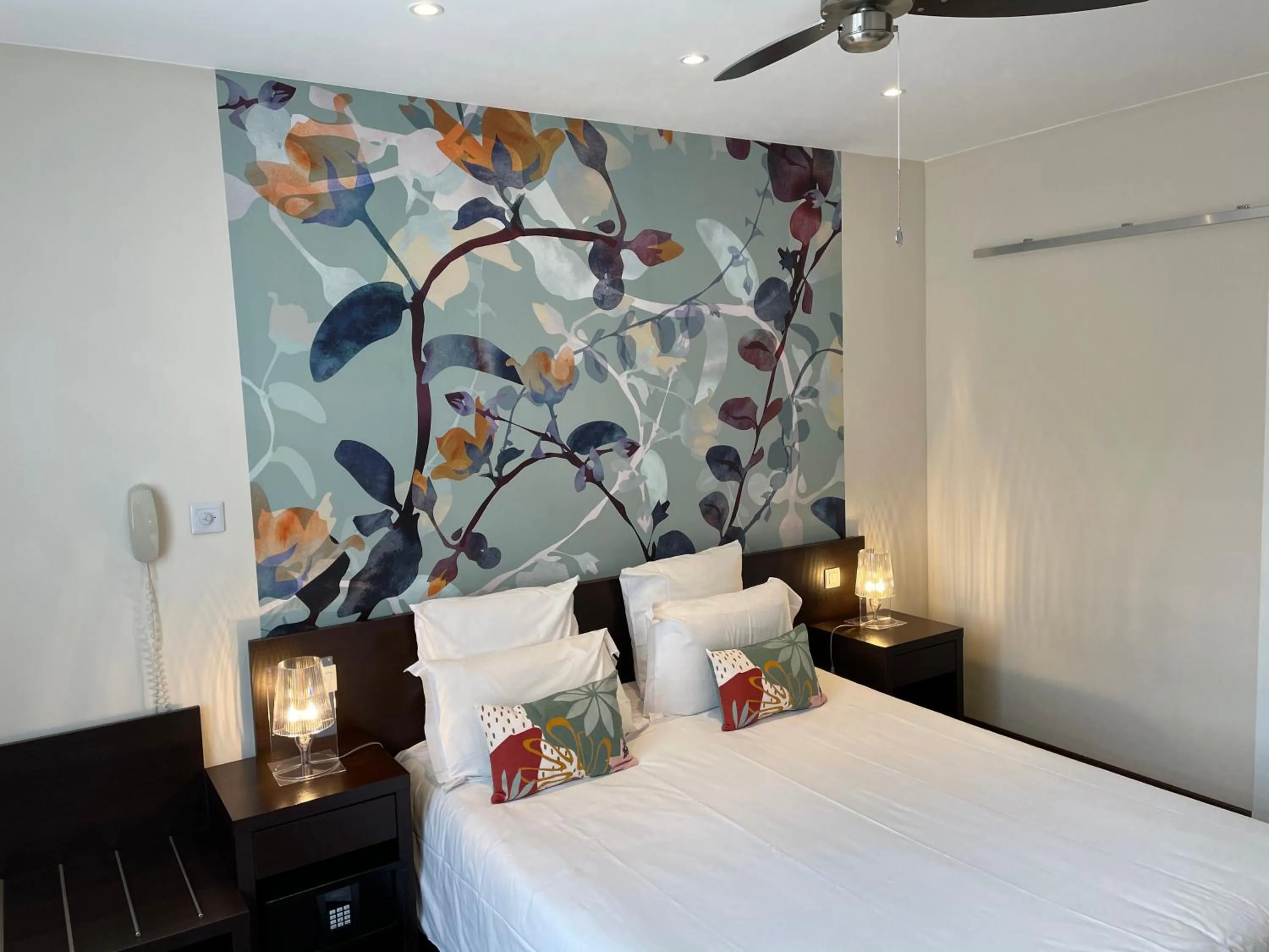 Bed in Hôtel Neptune