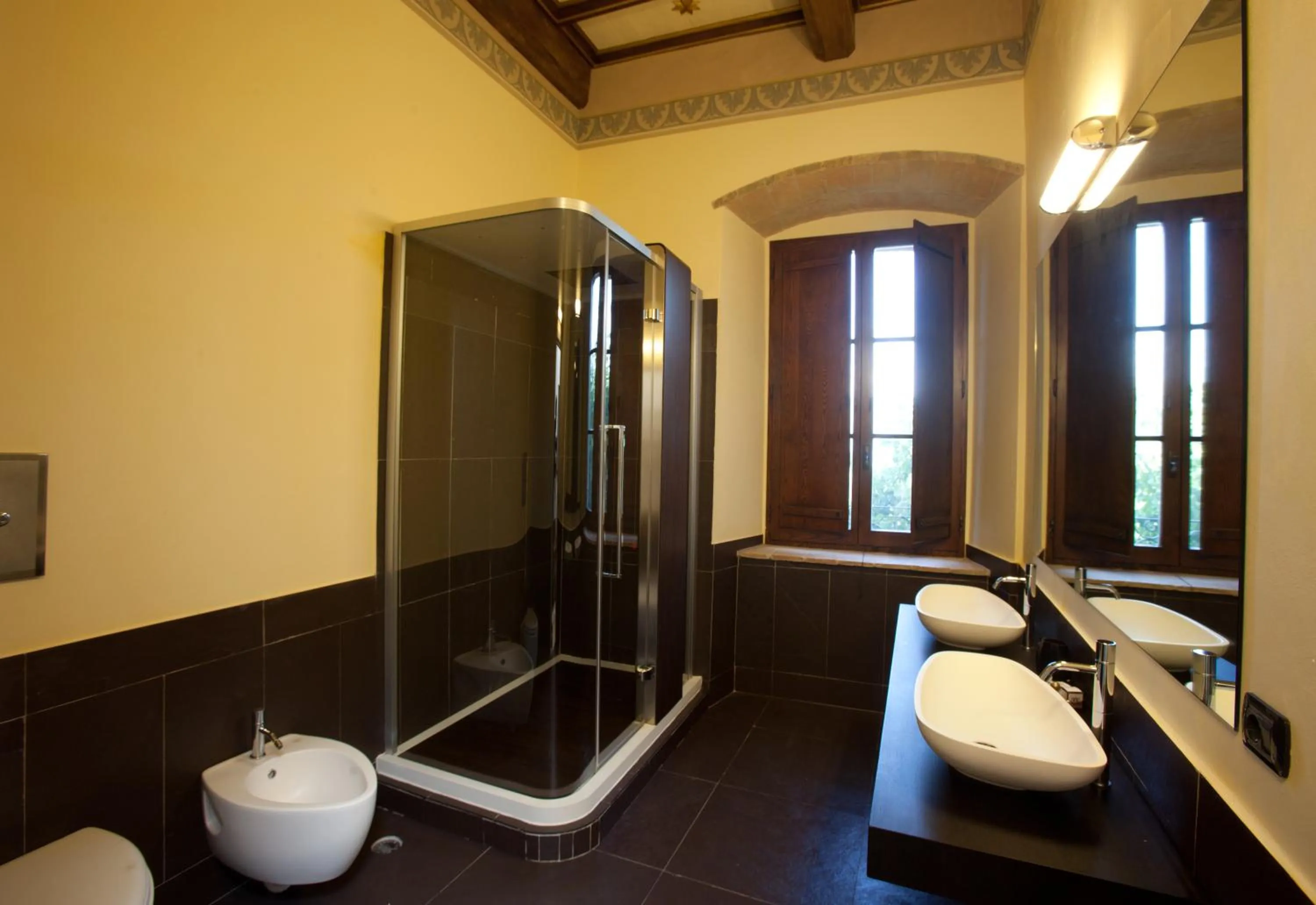 Shower in Castello di Baccaresca