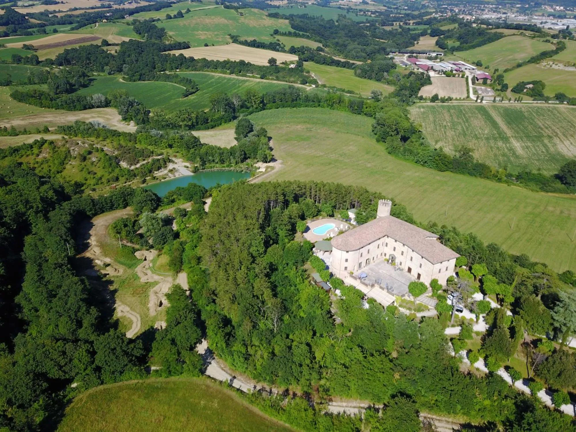 Property building in Castello di Baccaresca