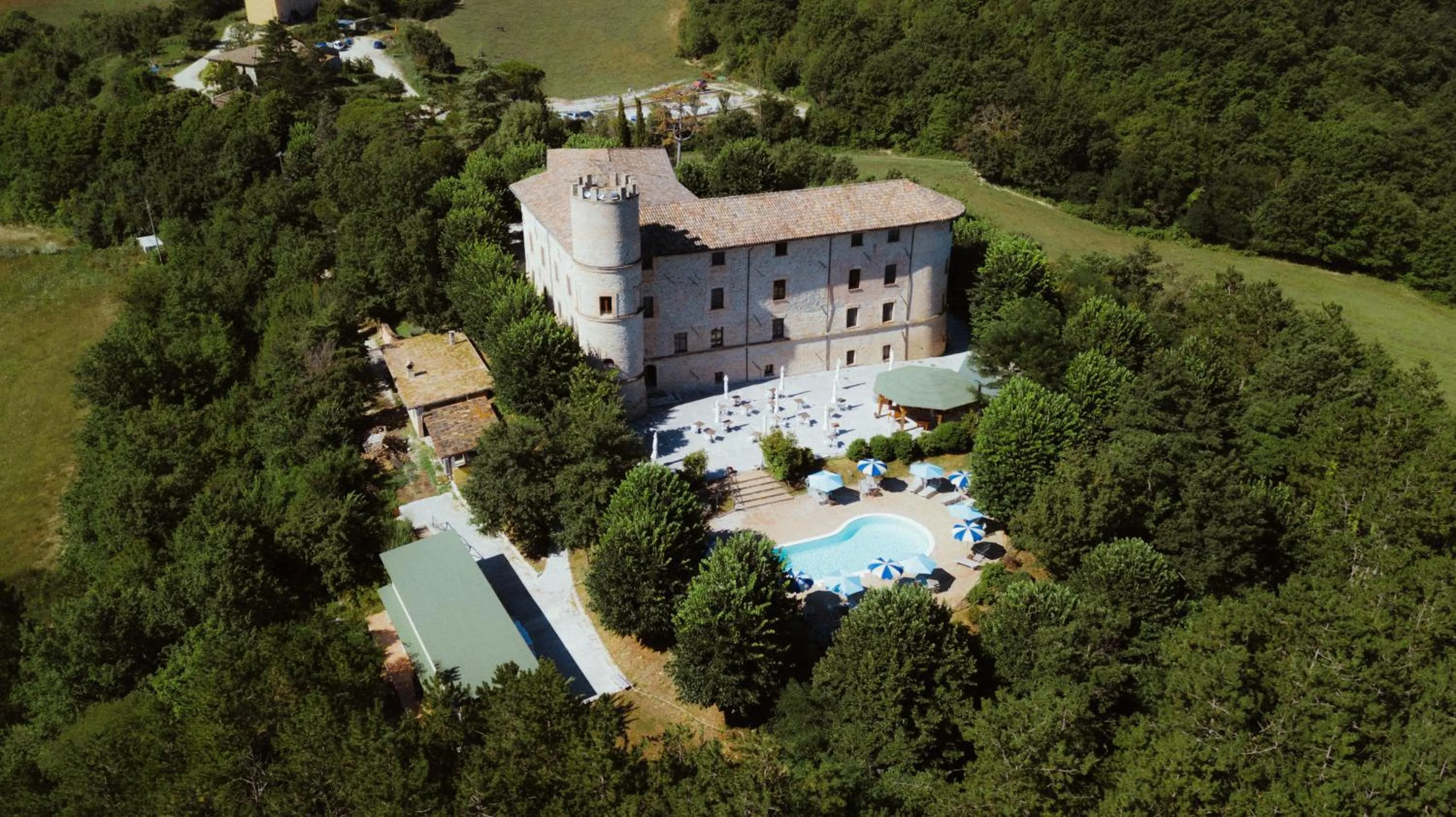 Property building in Castello di Baccaresca