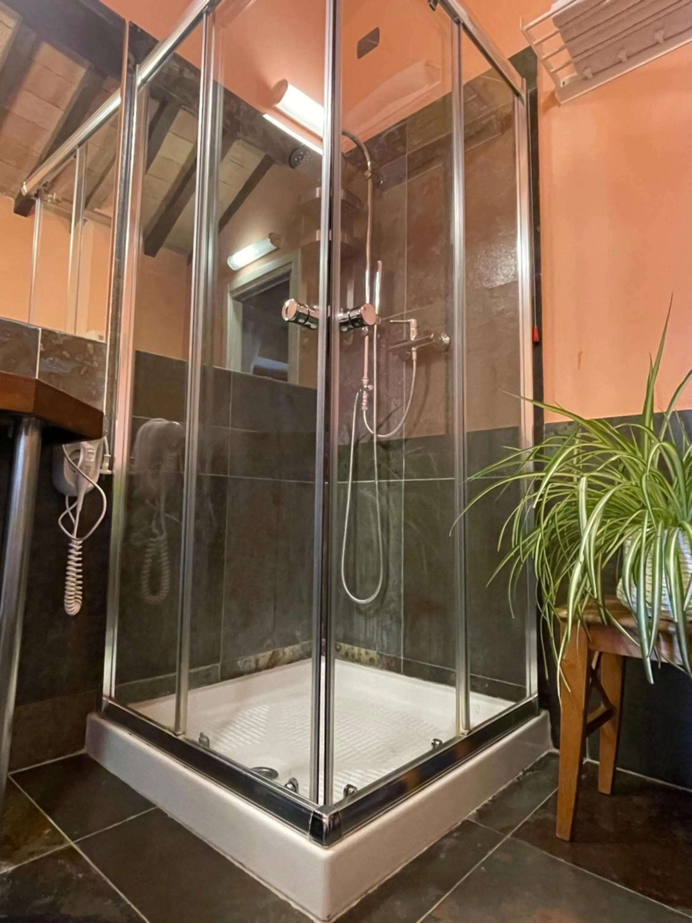 Shower in Castello di Baccaresca