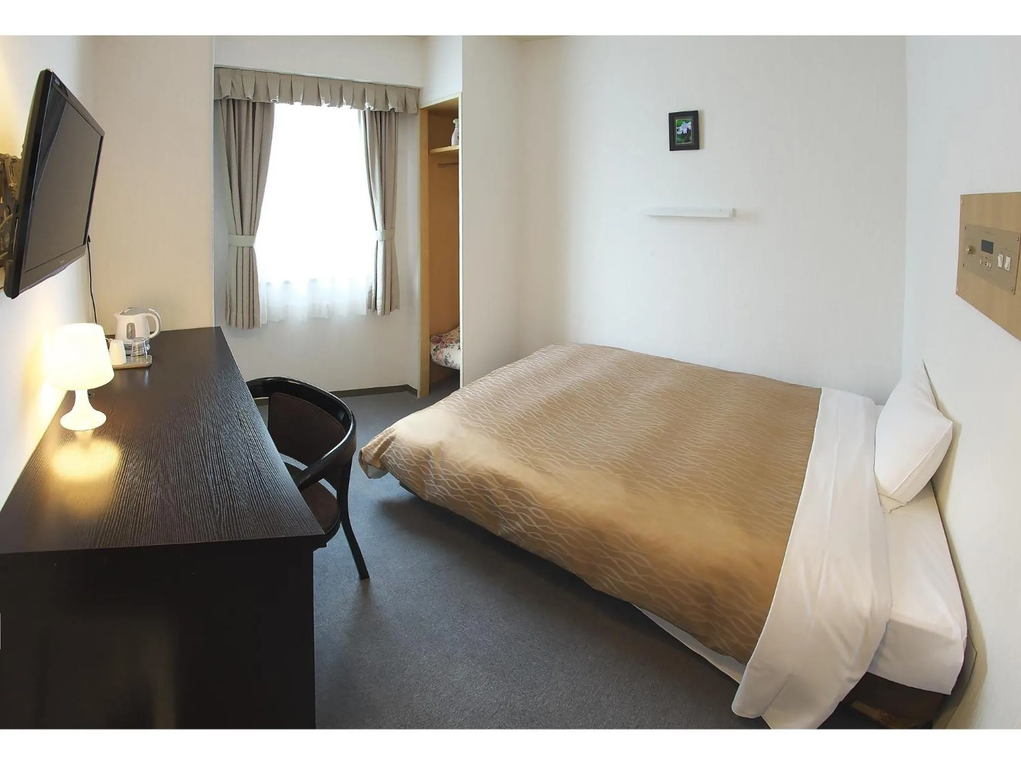 Photo of the whole room, Bed in Hotel Crown Hills Toyohashi