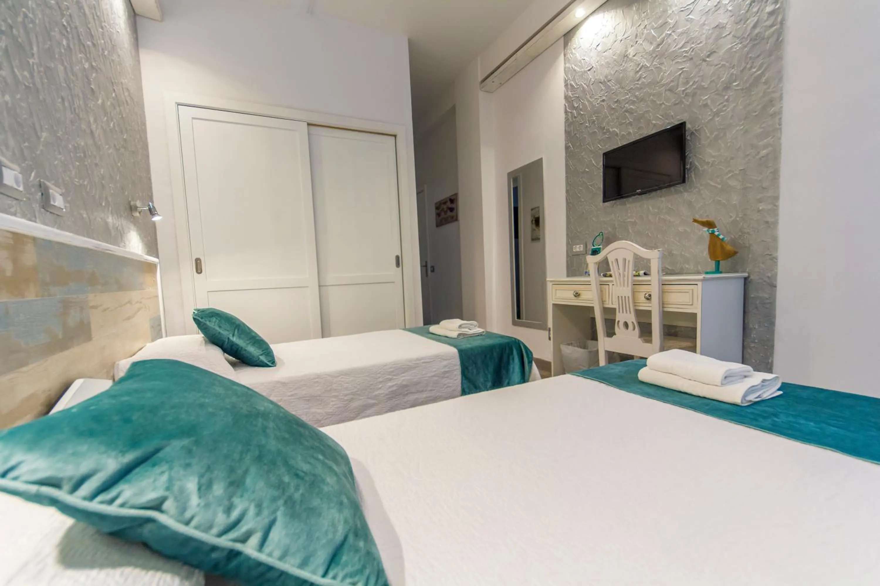 Photo of the whole room, Bed in Hotel Sun Holidays