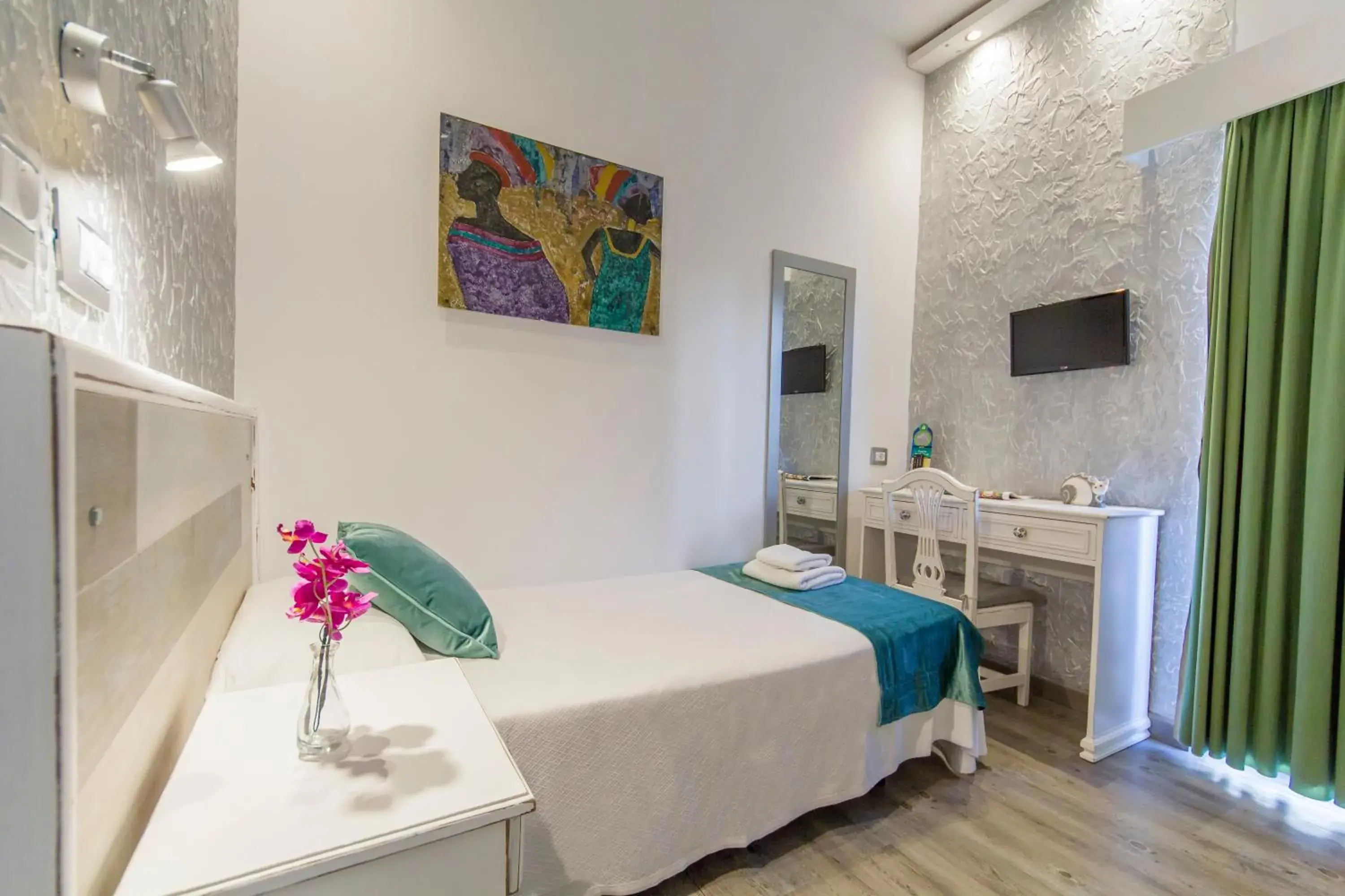 Single Room in Hotel Sun Holidays Single Room in Hotel Sun Holidays