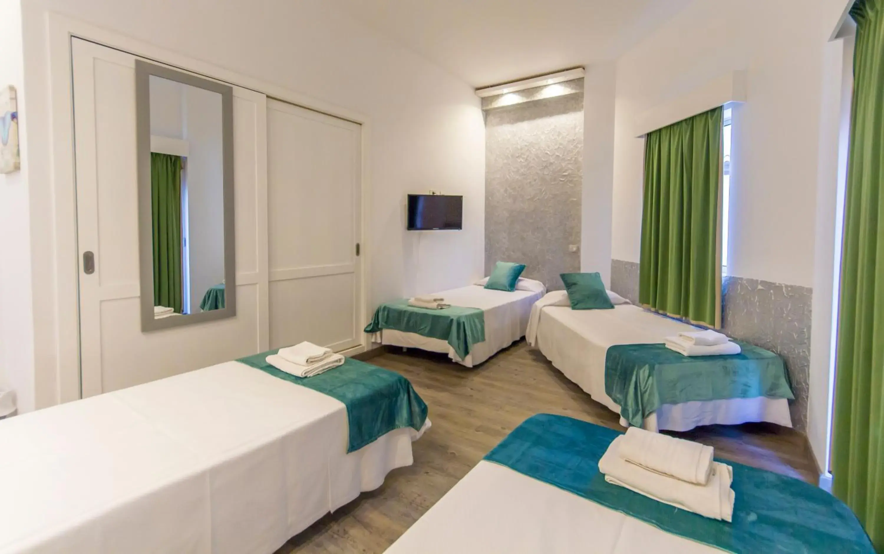 Quadruple Room in Hotel Sun Holidays Quadruple Room in Hotel Sun Holidays