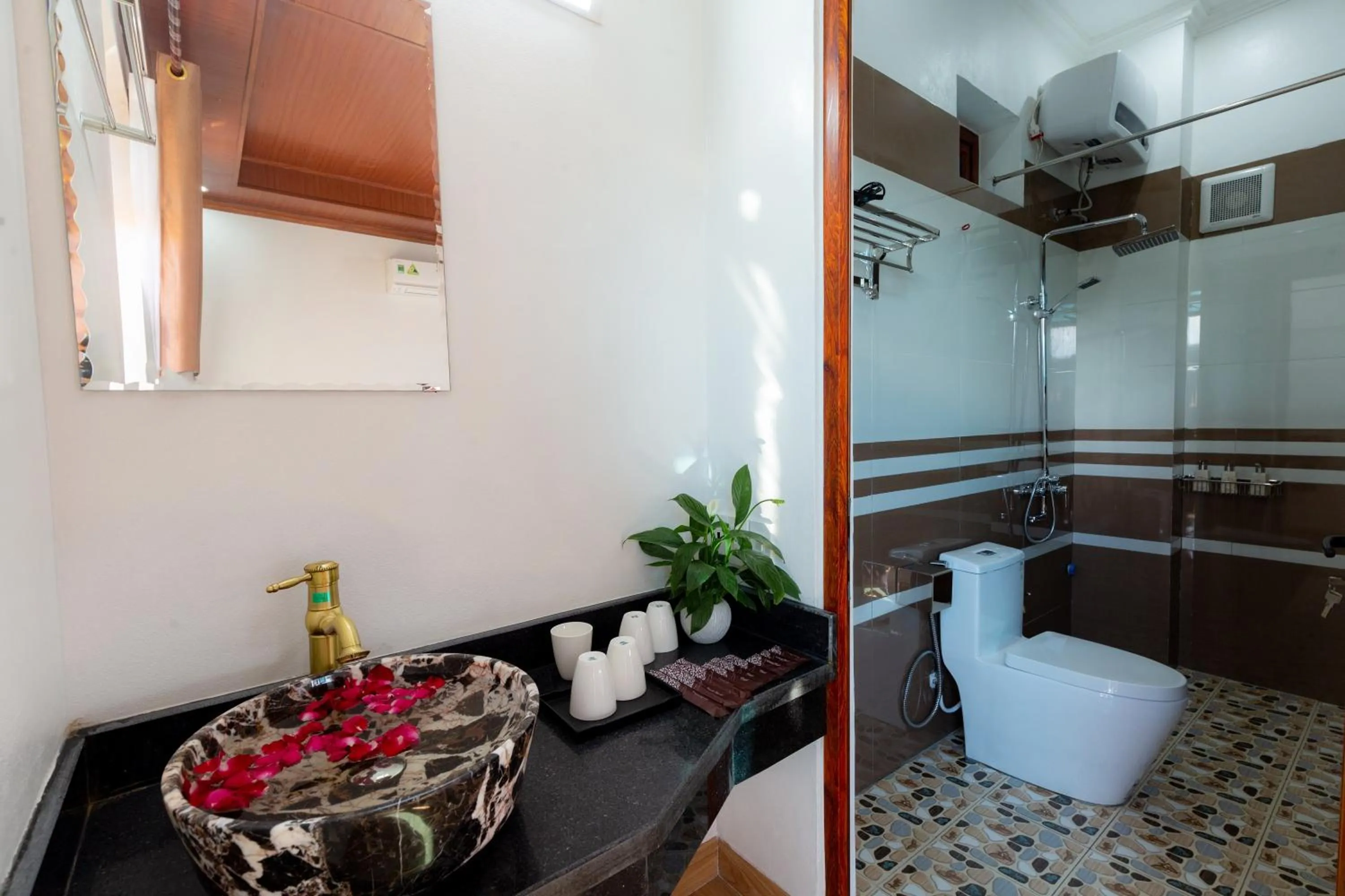 Bathroom in Tam Coc Tuong Vy Homestay