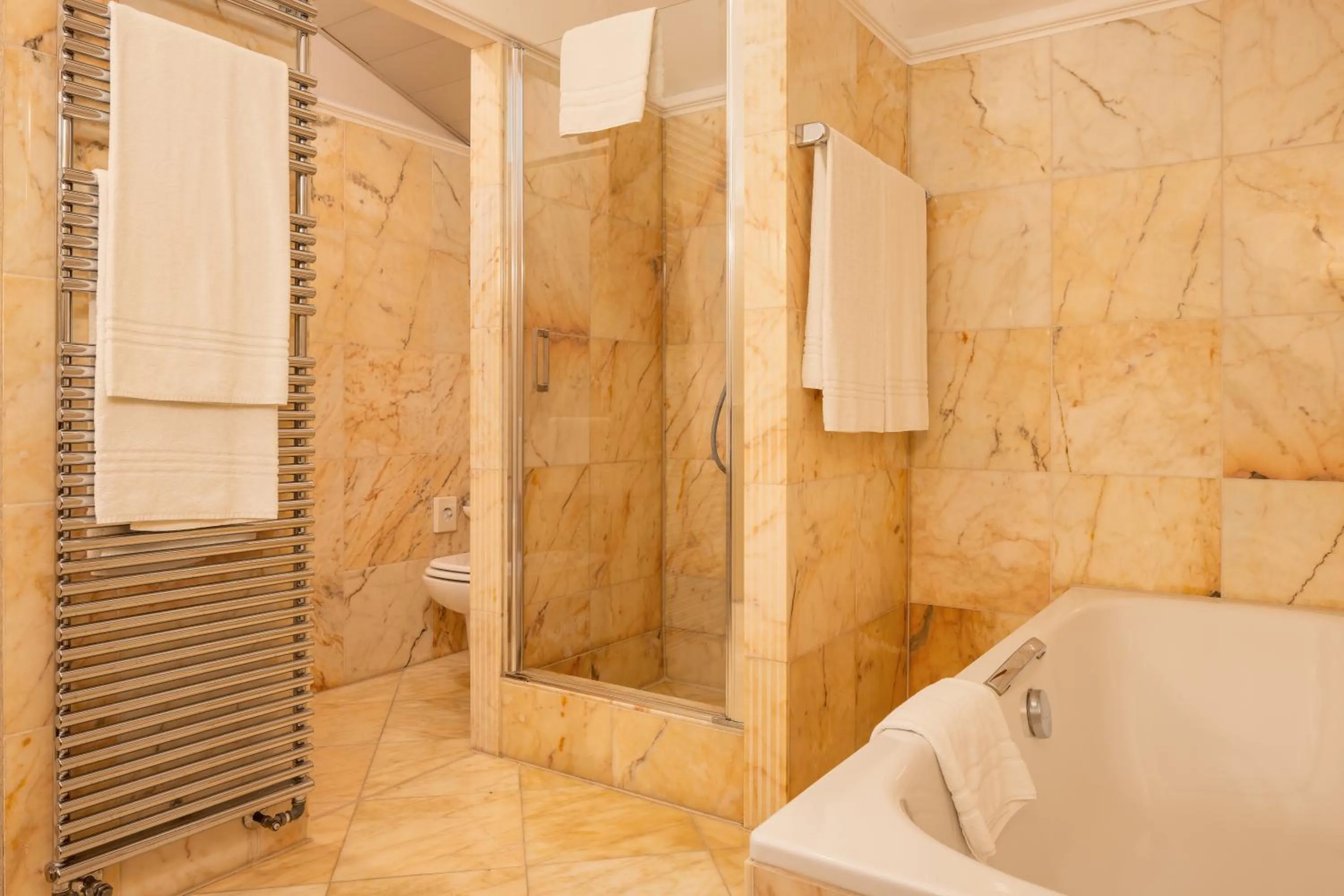 Bathroom in Hotel De La Paix