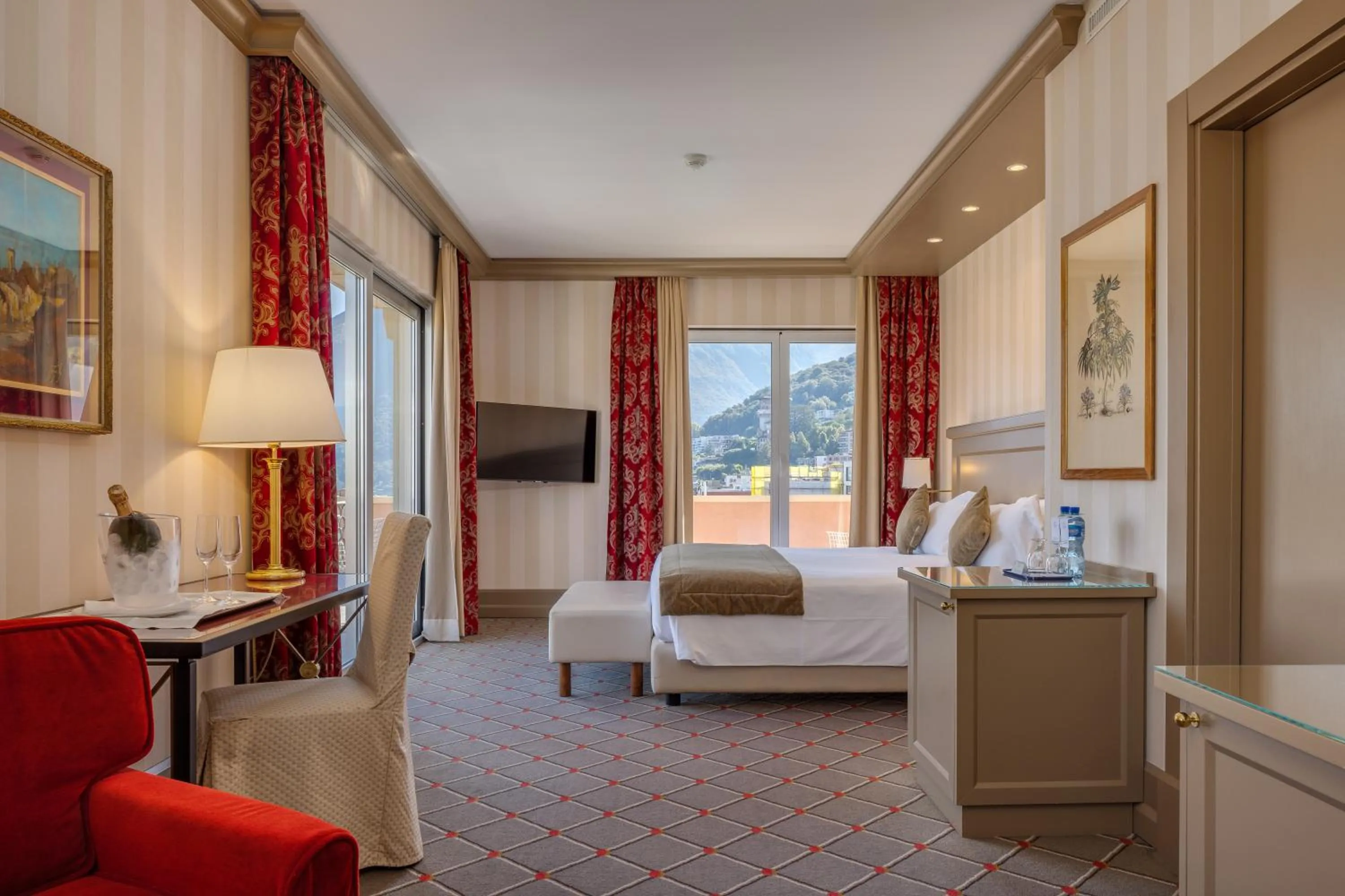 Bedroom, Bed in Hotel De La Paix