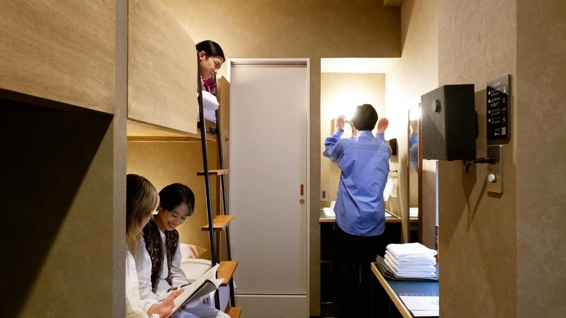 People in BUNSHODO HOTEL