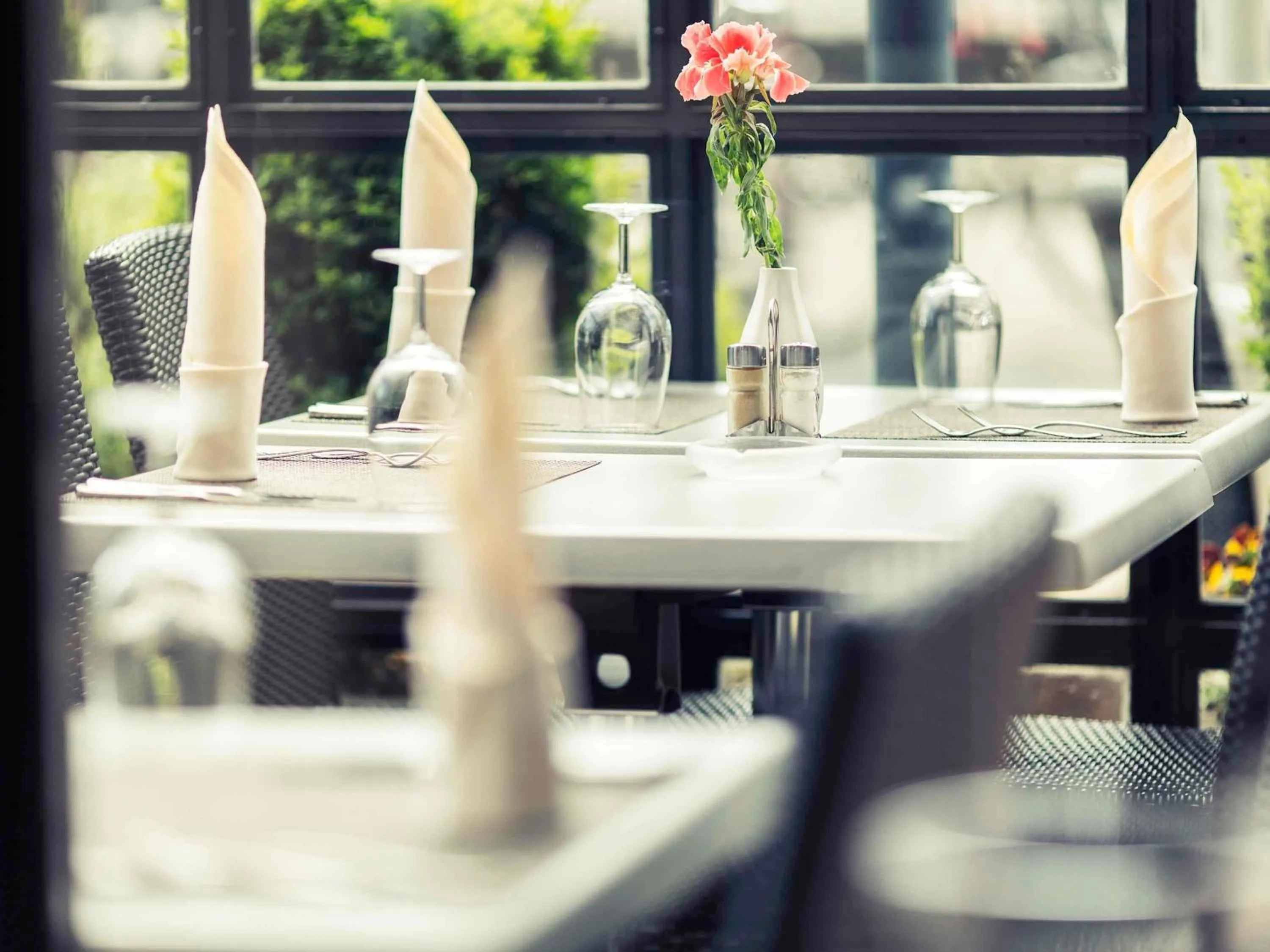 Restaurant/places to eat in Mercure Biel