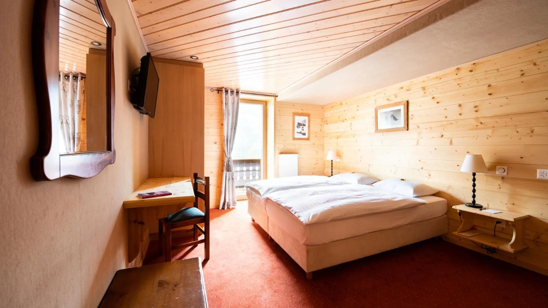 Comfort Double Room with Mountain View in Hotel Suisse