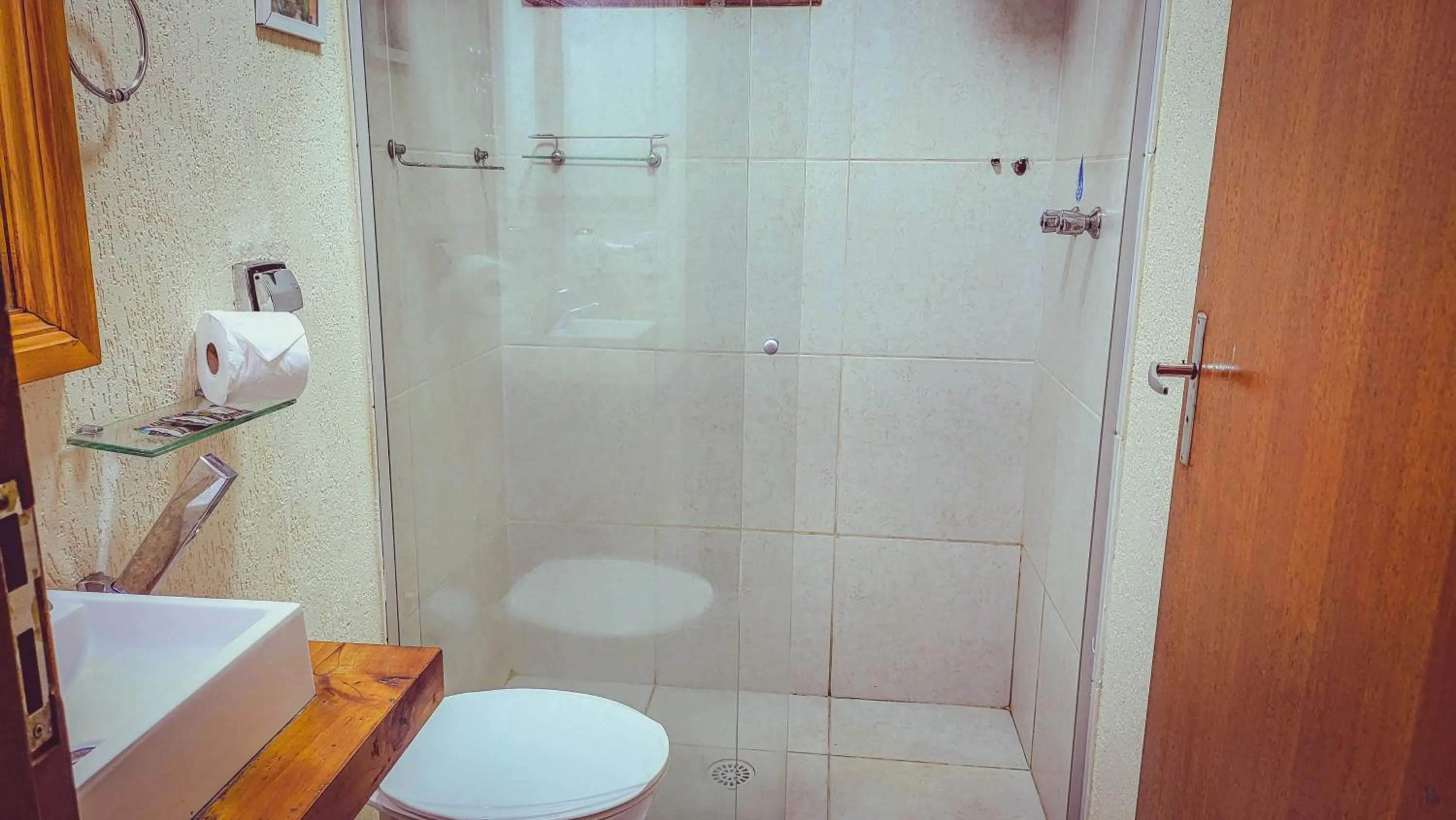 Shower in Pousada Atalaia Capivari