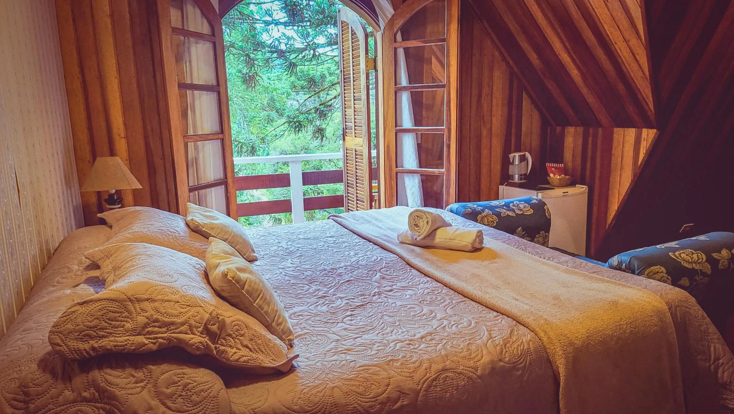 Photo of the whole room, Bed in Pousada Atalaia Capivari