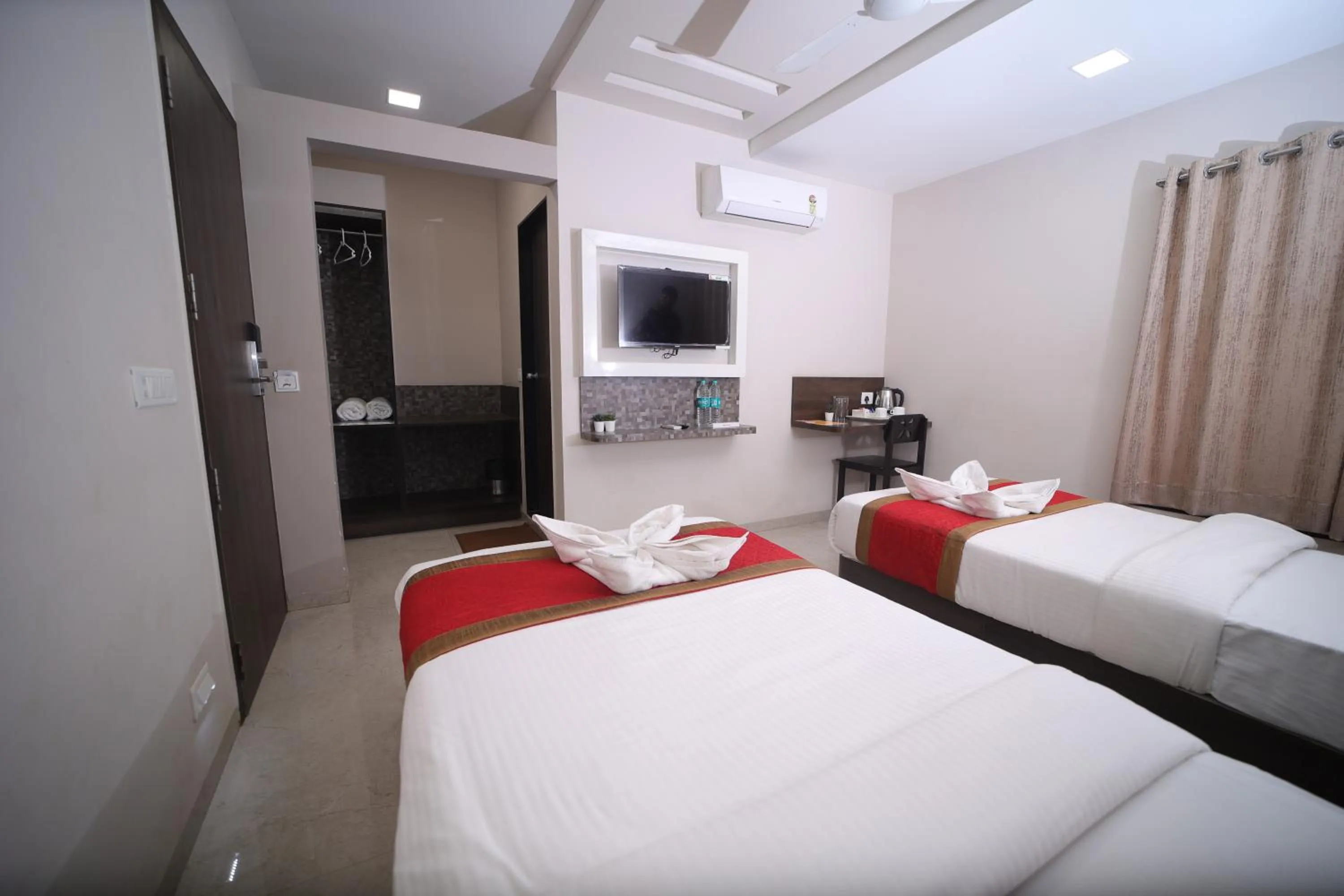 Bed in Hotel Rahul Palace Belgaum