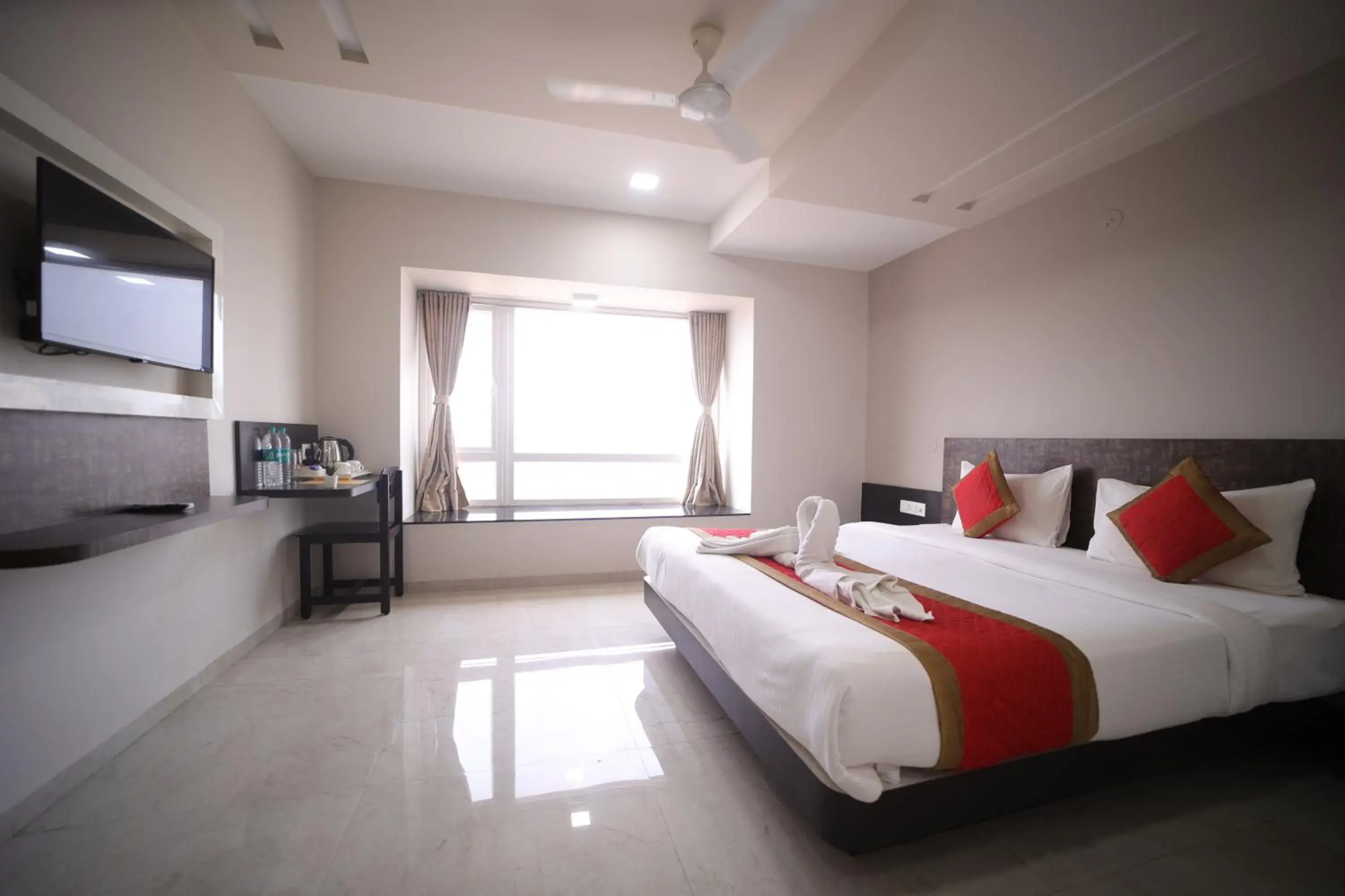 Superior King Room in Hotel Rahul Palace Belgaum Superior King Room in Hotel Rahul Palace Belgaum